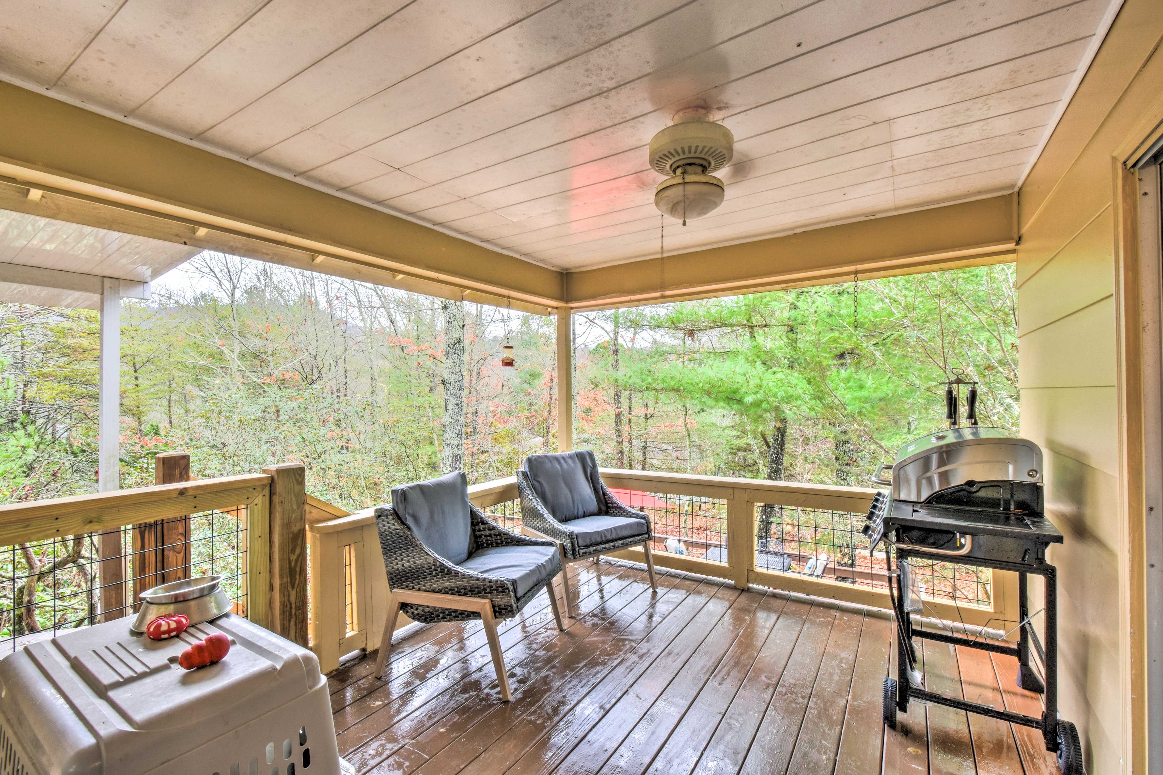 Covered Patio | 2nd Floor | Sitting Area | Gas Grill | Pet Kennel Provided