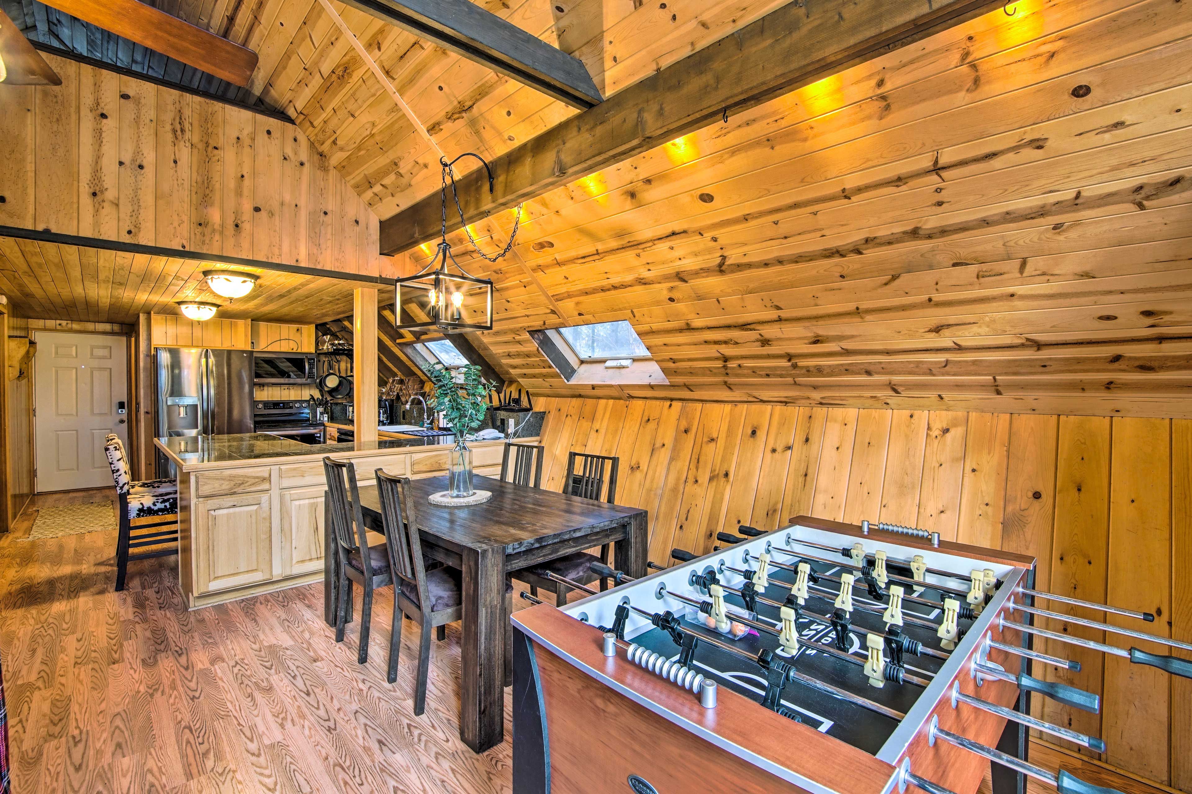 Dining Area | Dishware & Flatware Provided