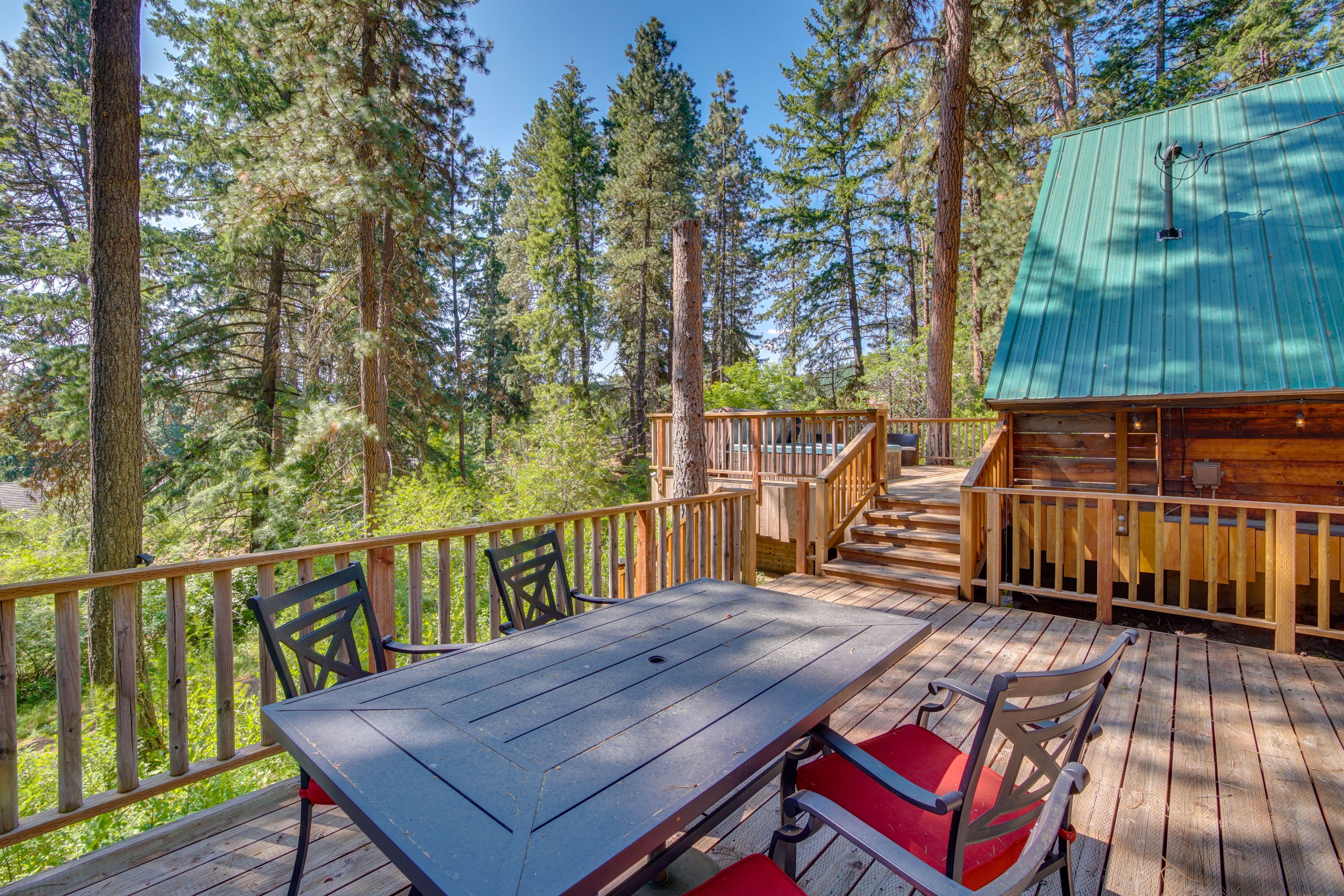 Lower Deck | Outdoor Dining | Lights & Seating