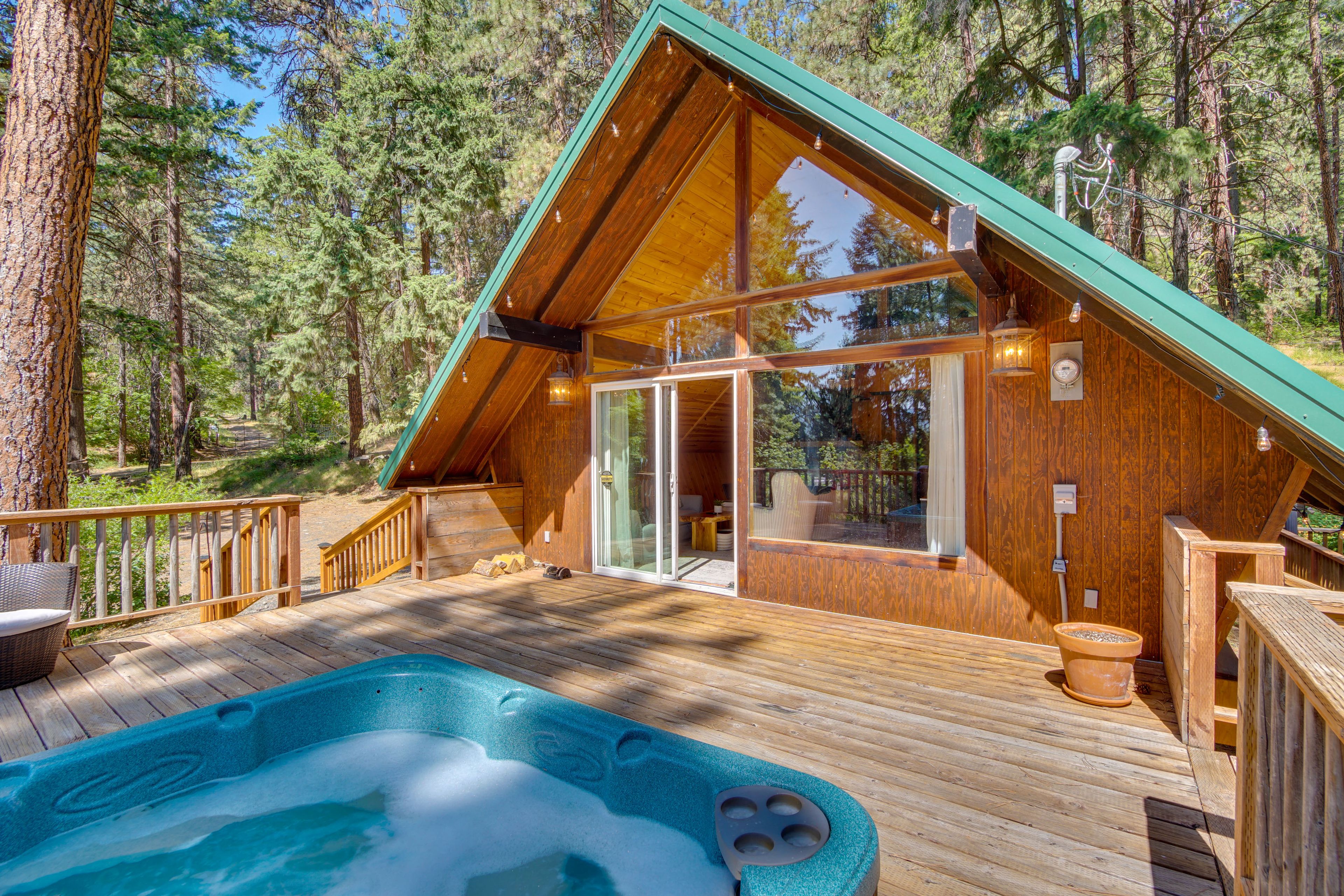 Deck | Private Hot Tub