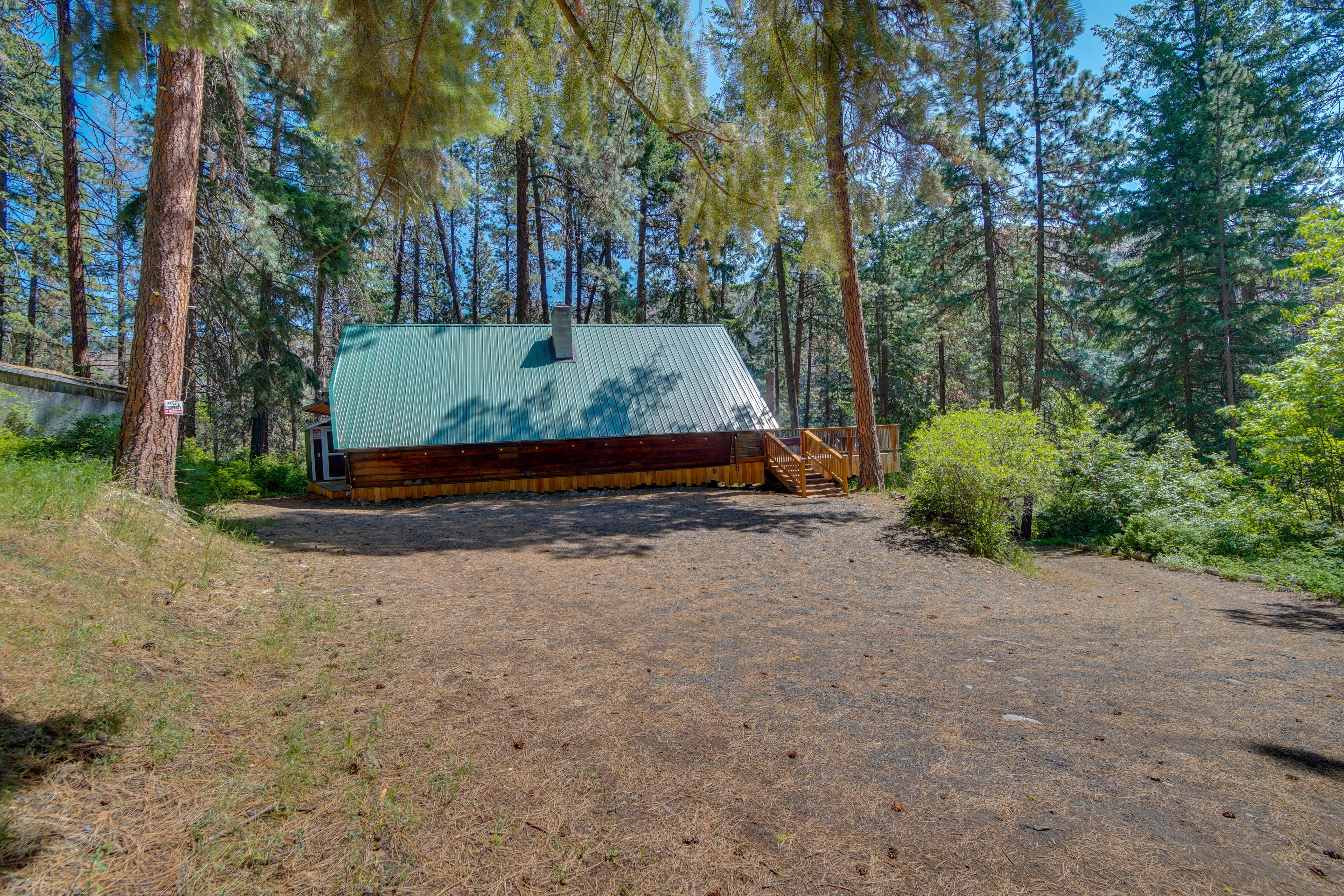 Cabin Exterior | Driveway Parking (4 Vehicles)