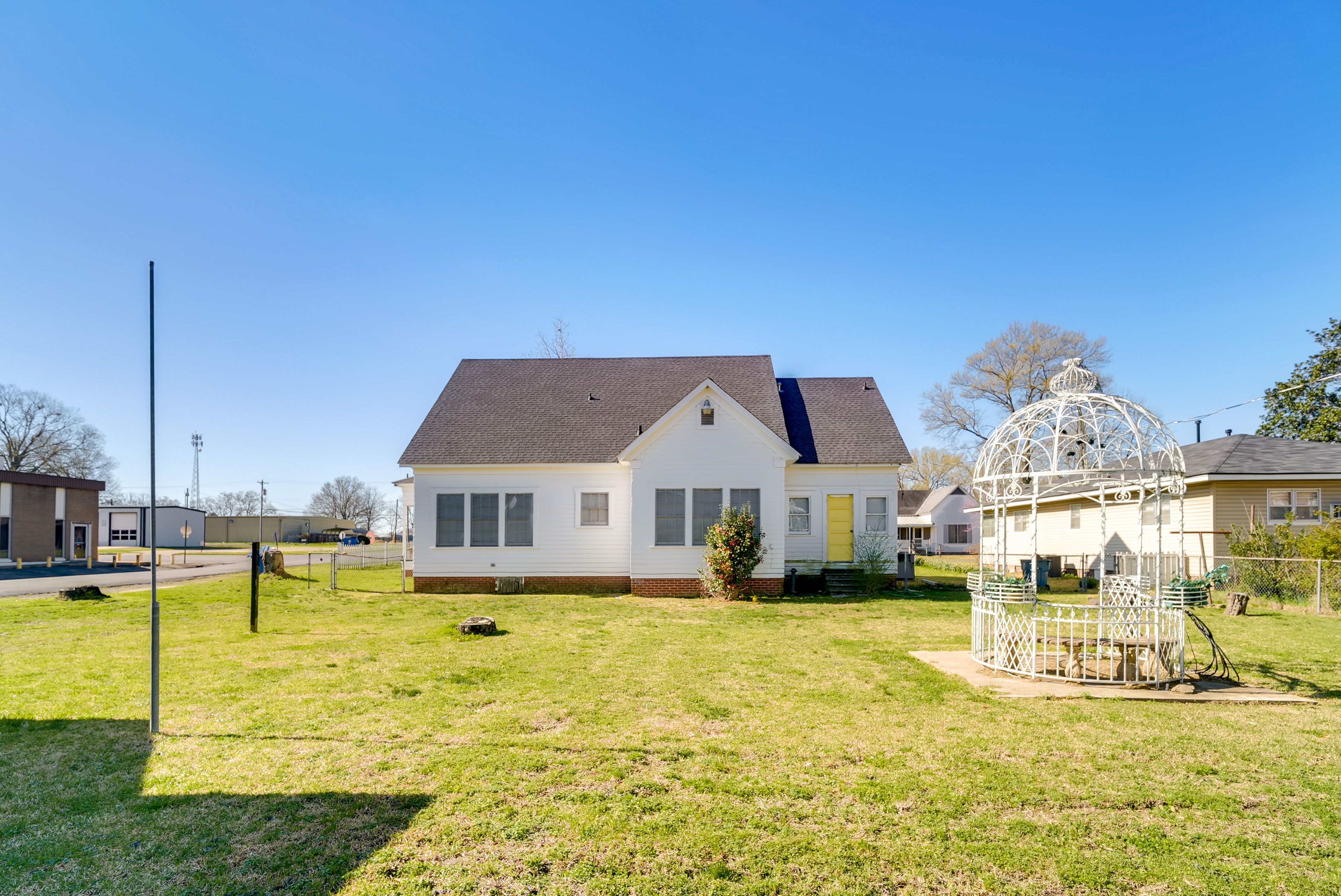 Private Backyard | Birdcage Gazebo