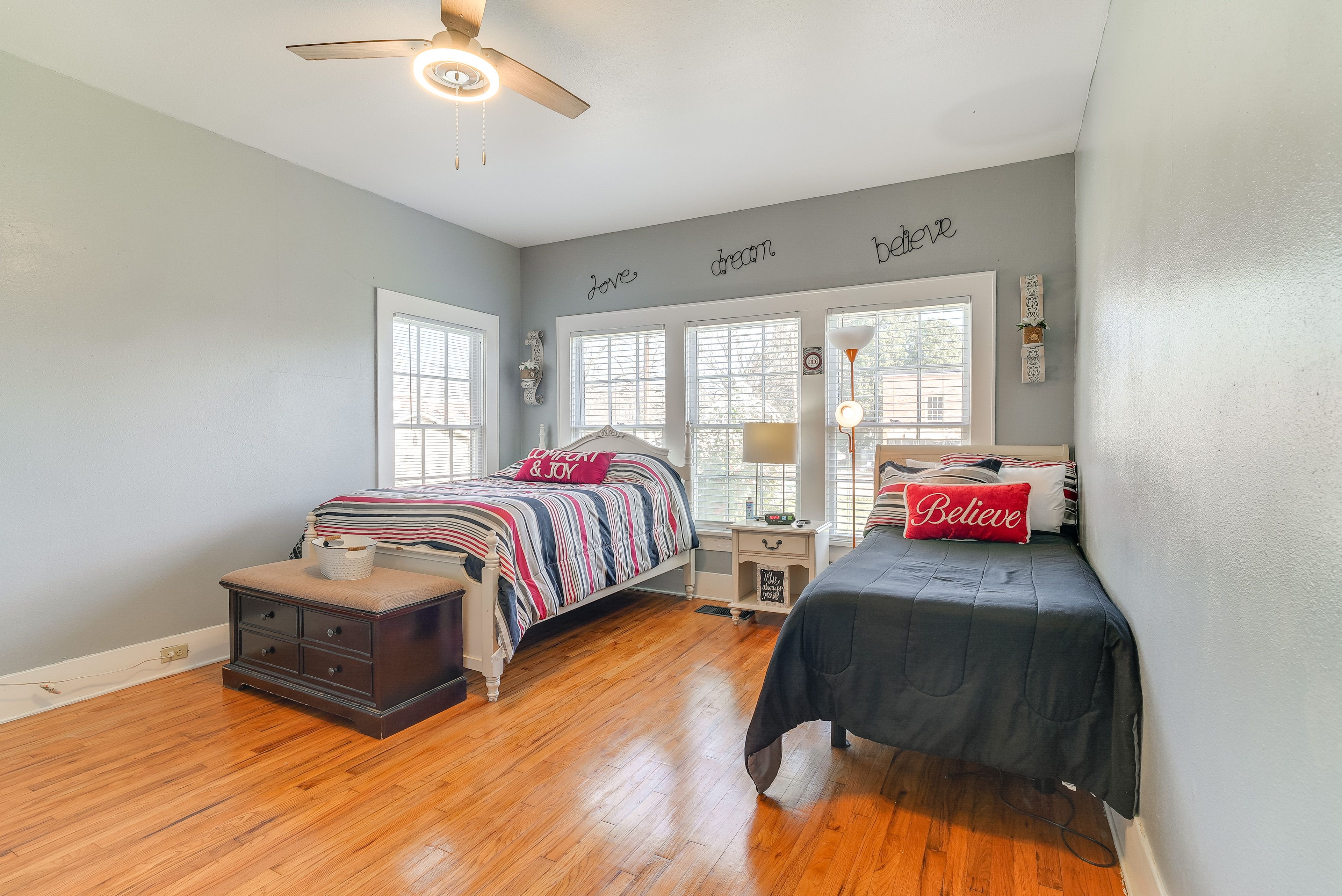 Bedroom 2 | Full Bed | Twin Bed | Smart TV w/ Cable