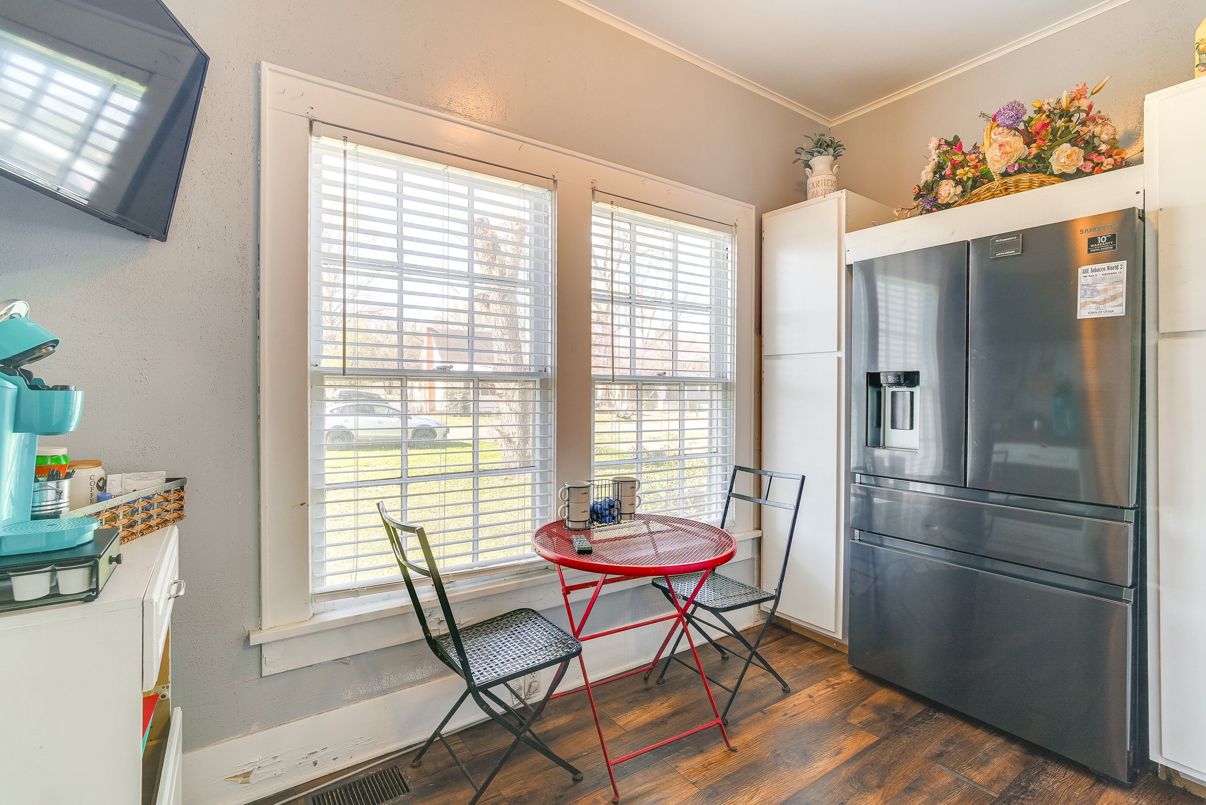 Dining Nook | Smart TV w/ Cable | Keurig Coffee Maker