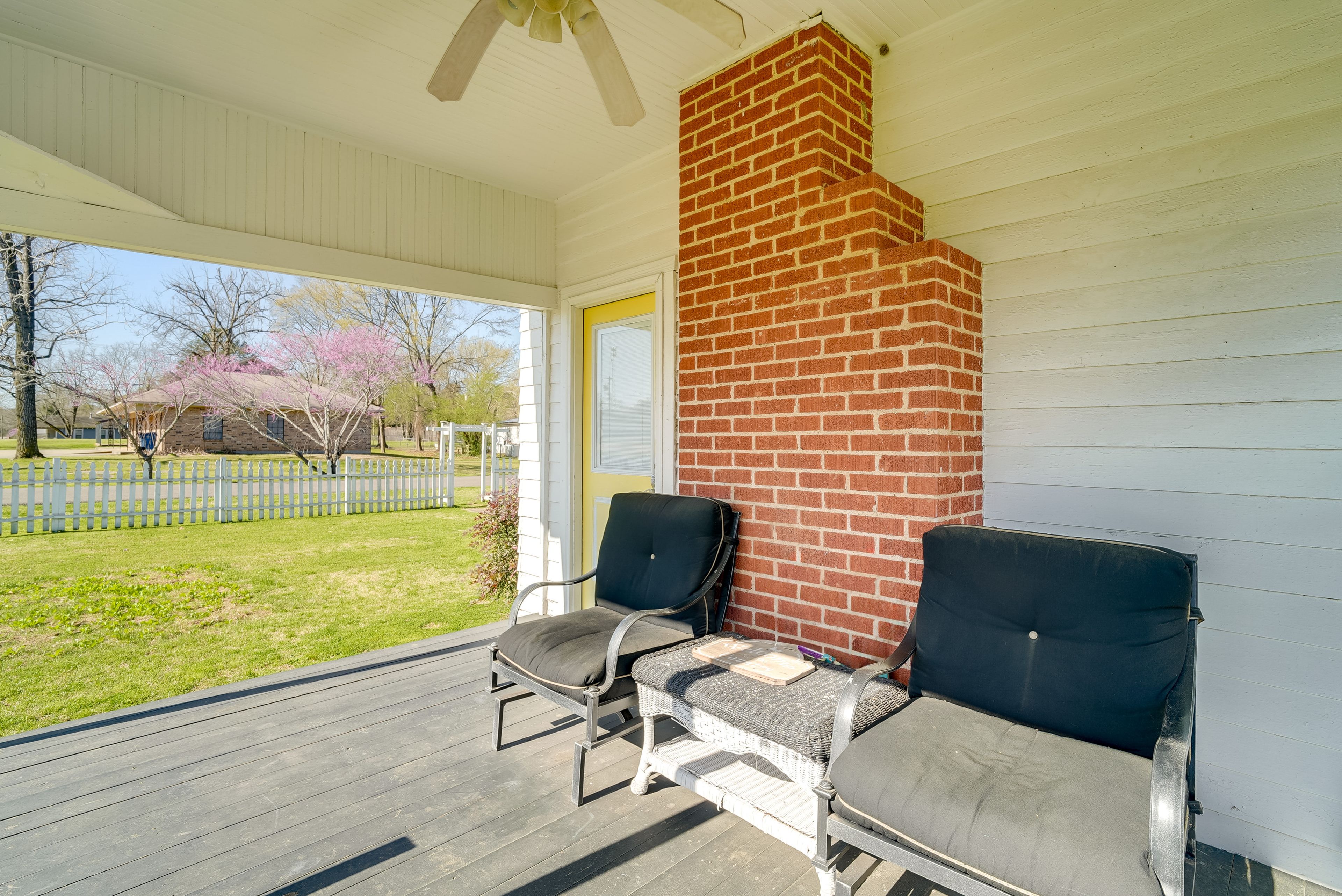Covered Porch | Seating | Ceiling Fan