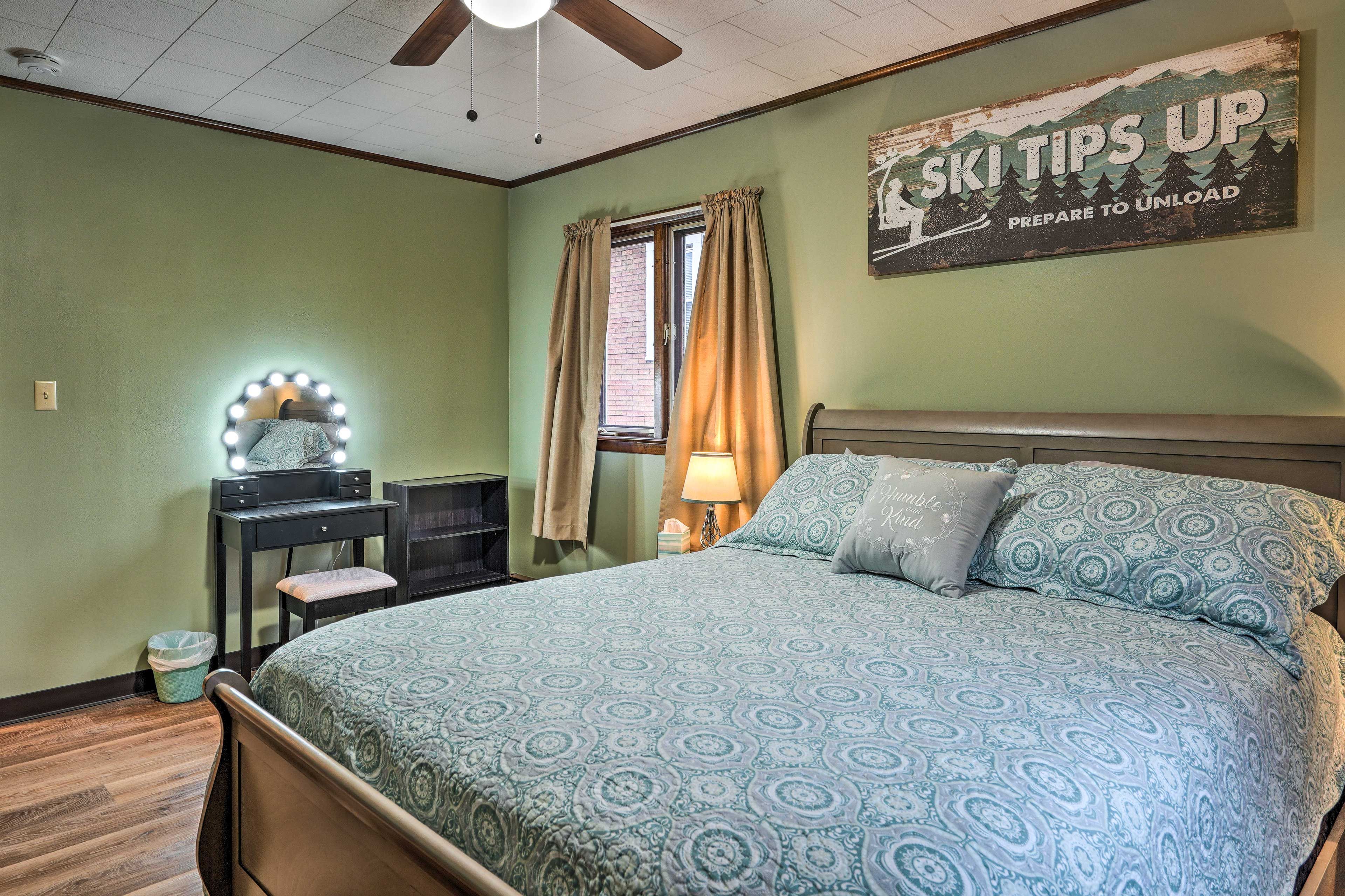 Bedroom 1 | Queen Bed | Linens Provided