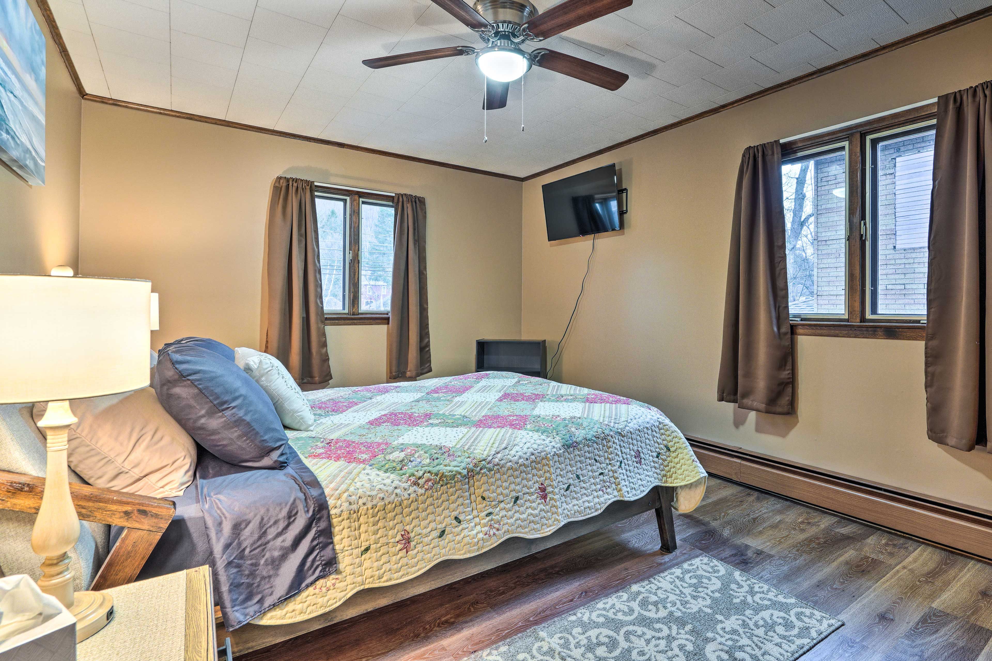 Bedroom 2 | Queen Bed