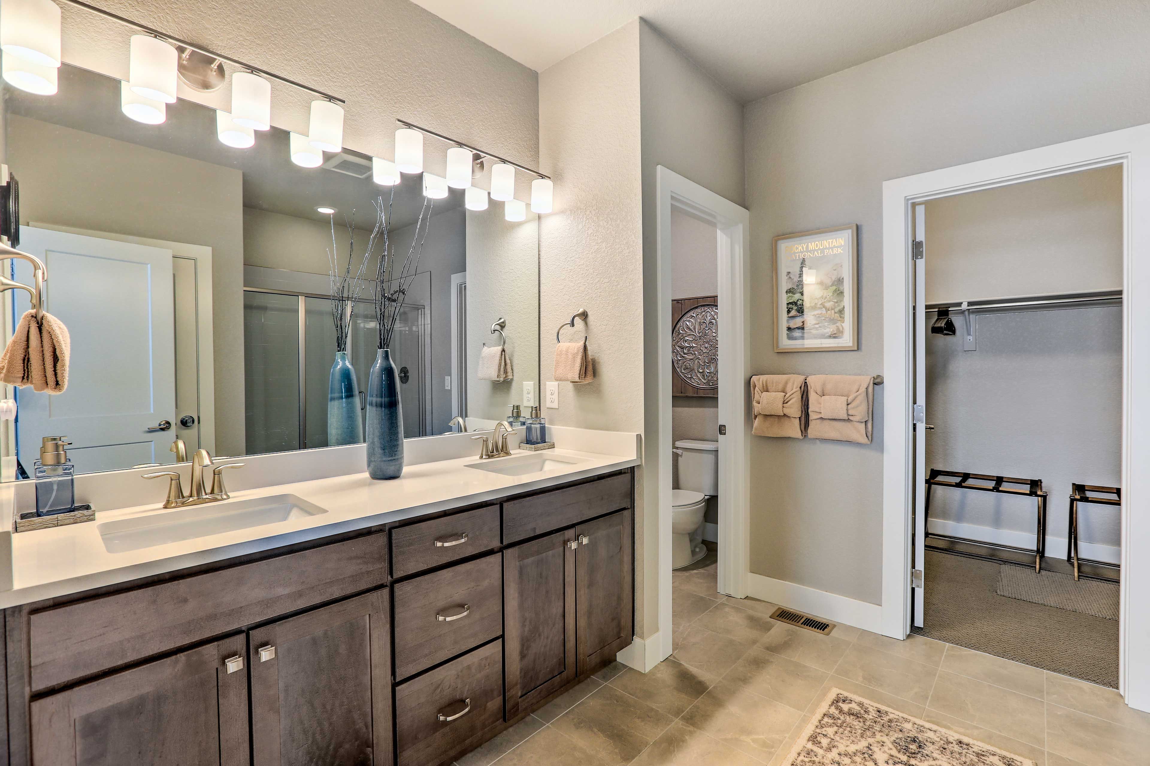 Full Bathroom | 1st Floor | Complimentary Toiletries | Walk-In Closet