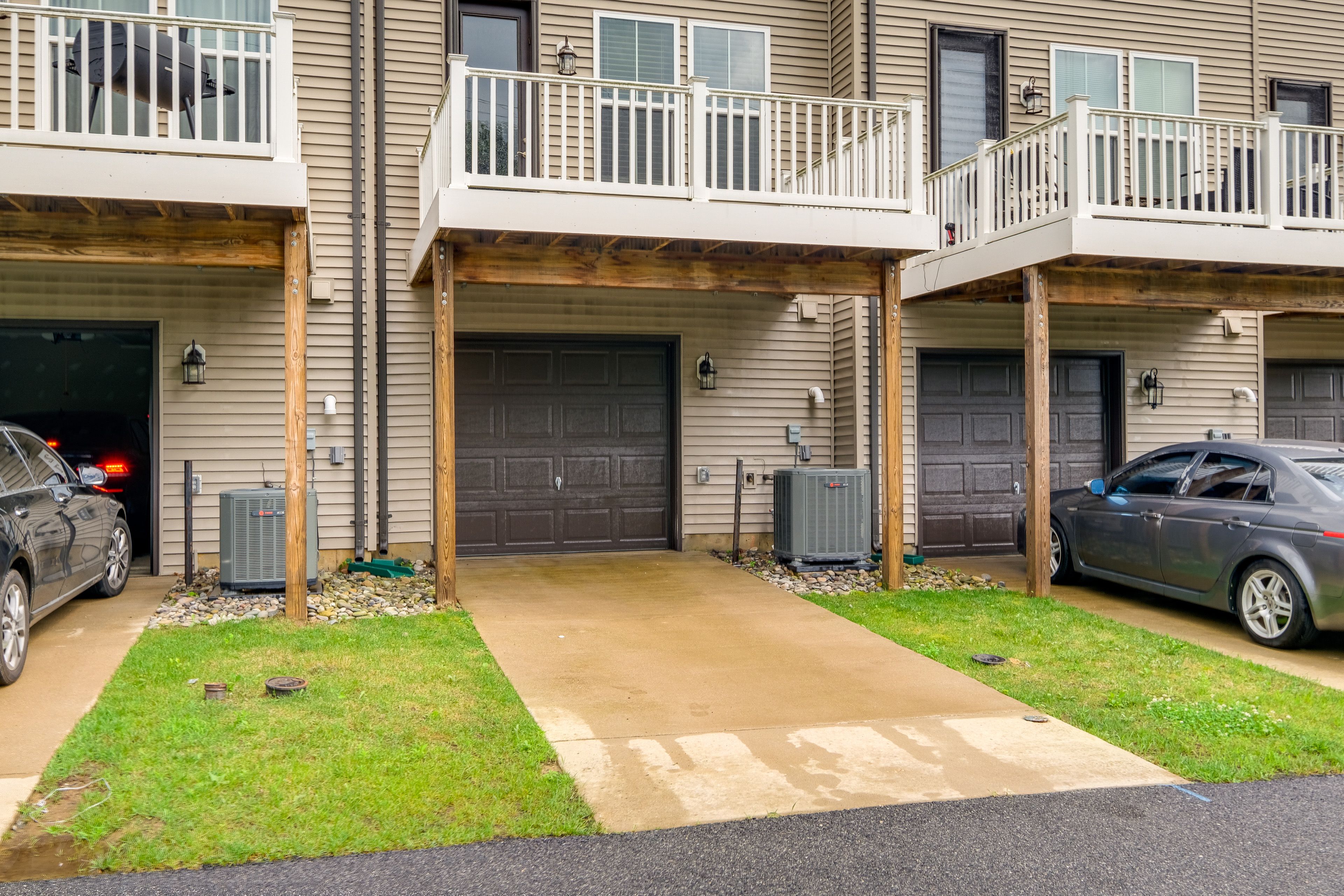 Parking | Driveway (1 Vehicle) | Community Parking