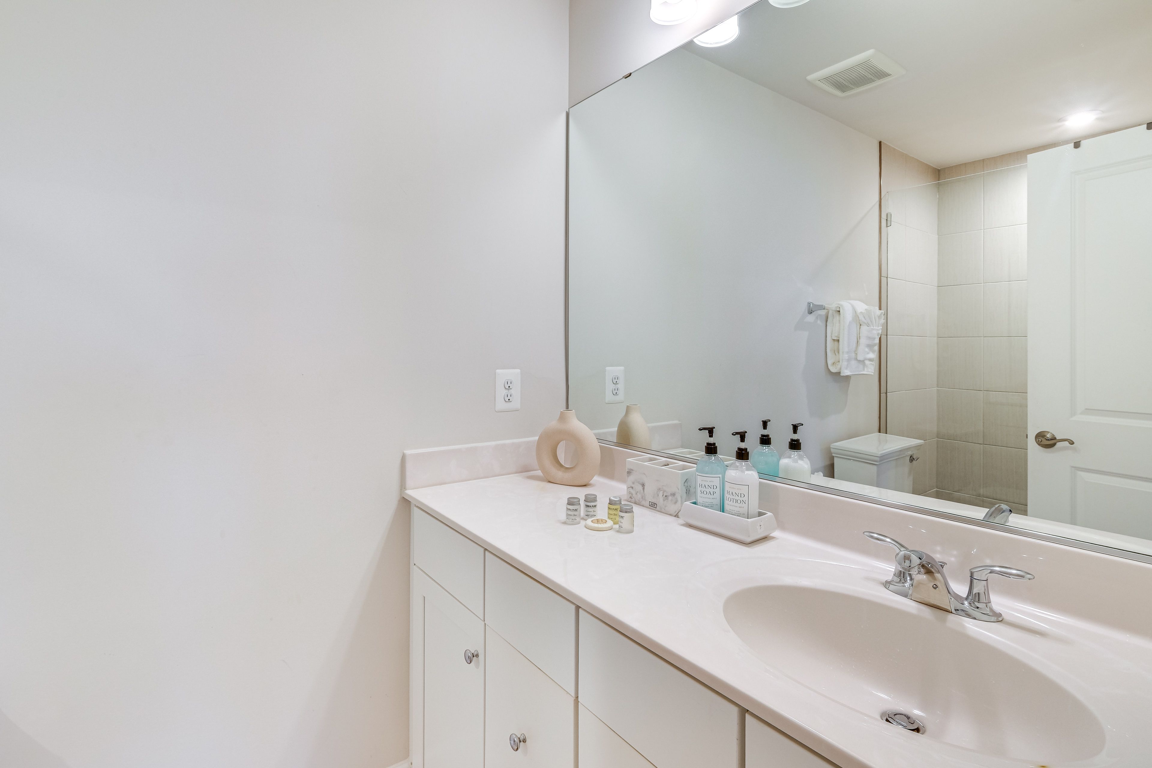 Full Bath | 4th Floor