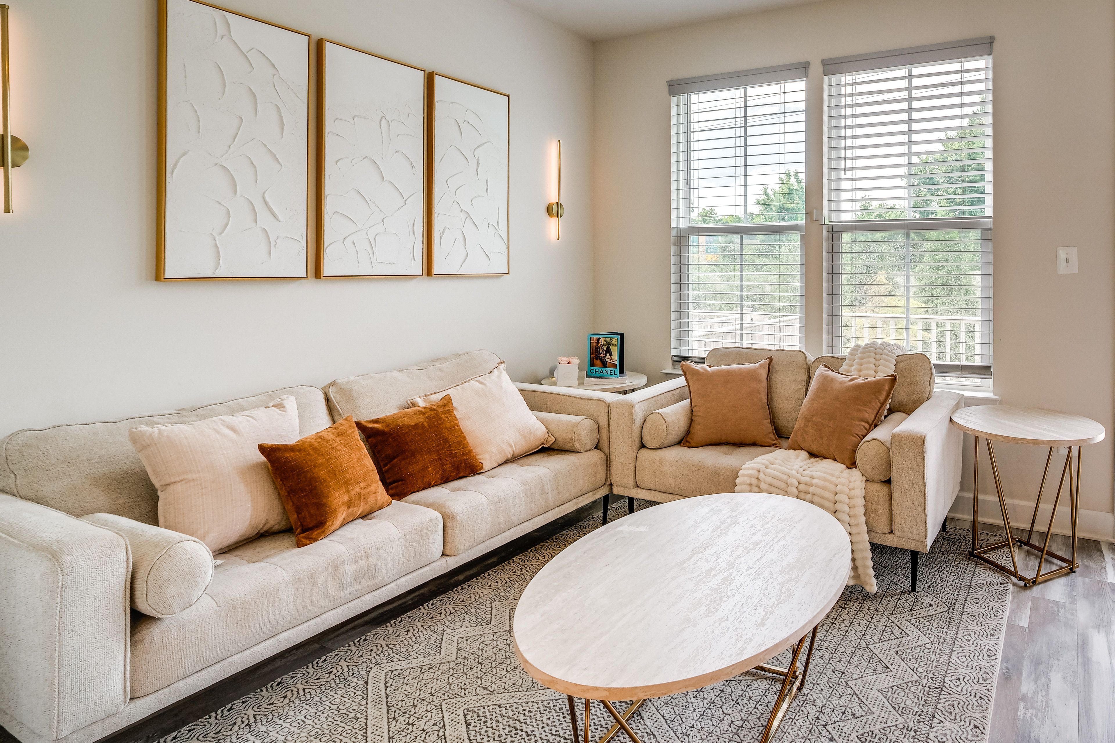 Living Room | Smart TV | Free WiFi | 2nd Floor