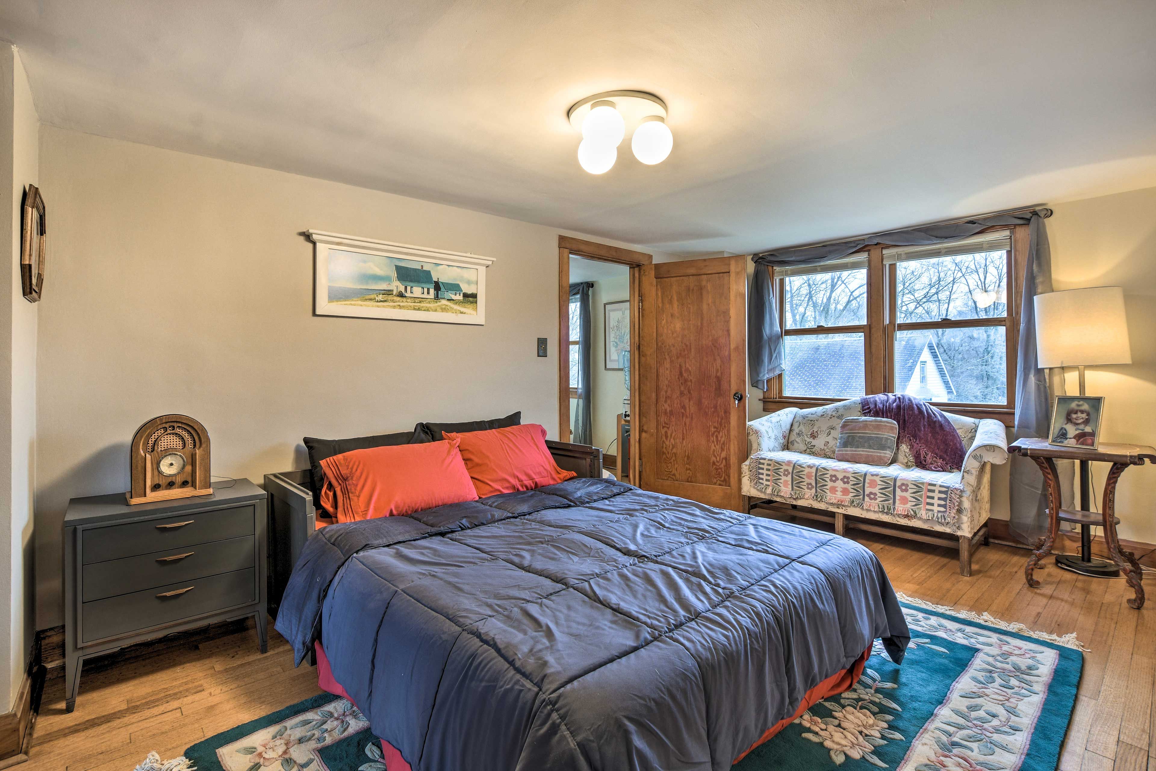 Bedroom 3 | Queen Bed