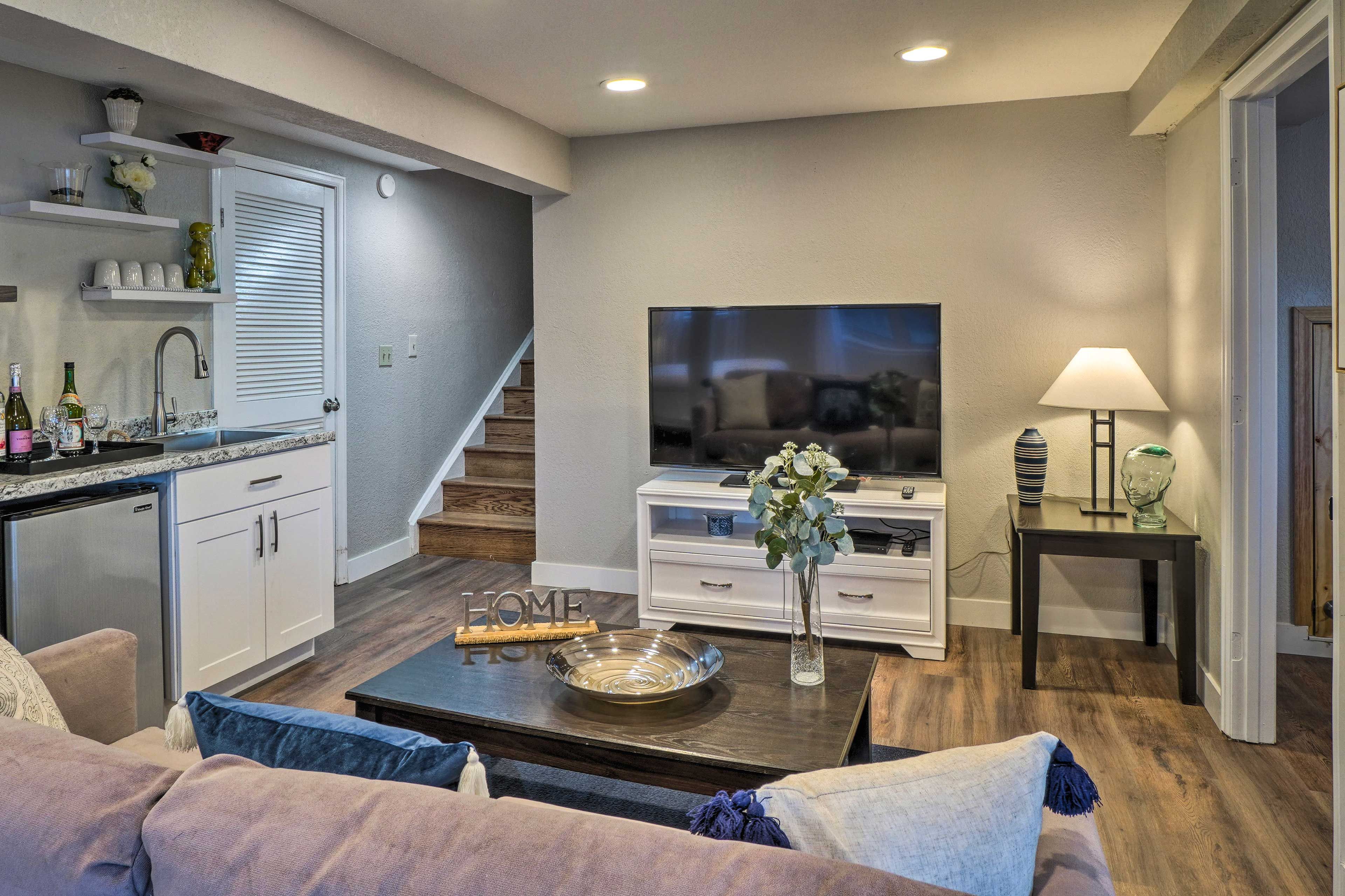 Studio | Smart TV | Queen Sleeper Sofa