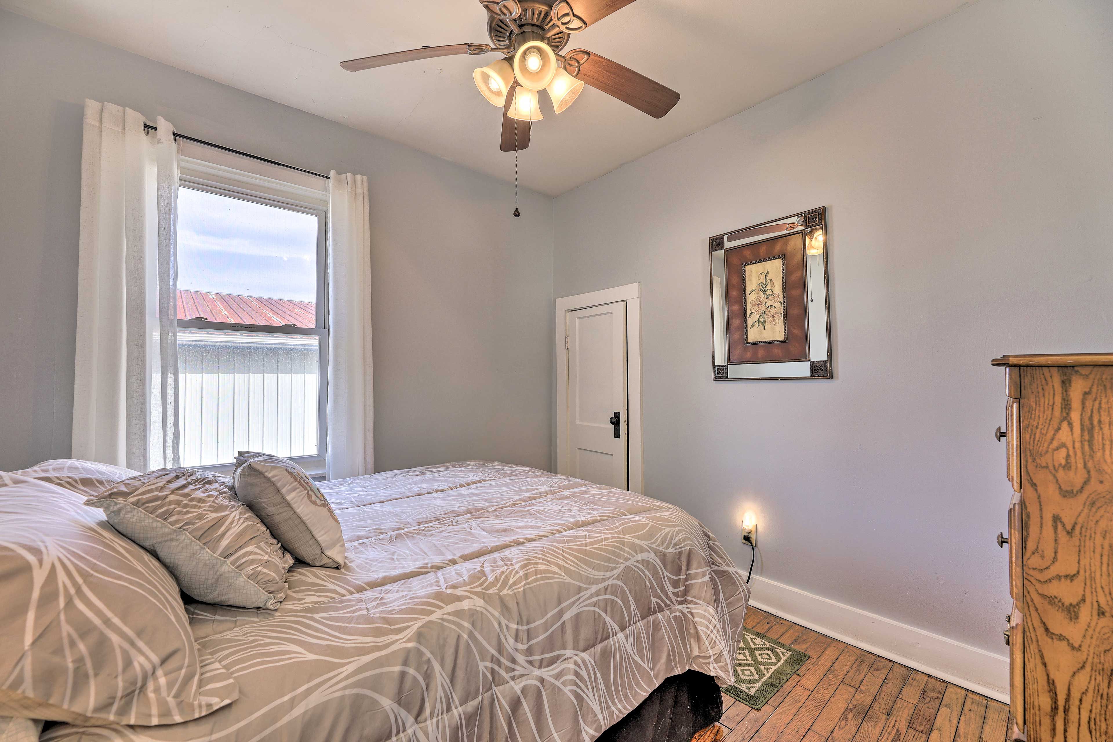 Bedroom 1 | Queen Bed | 1st Floor | Linens Provided