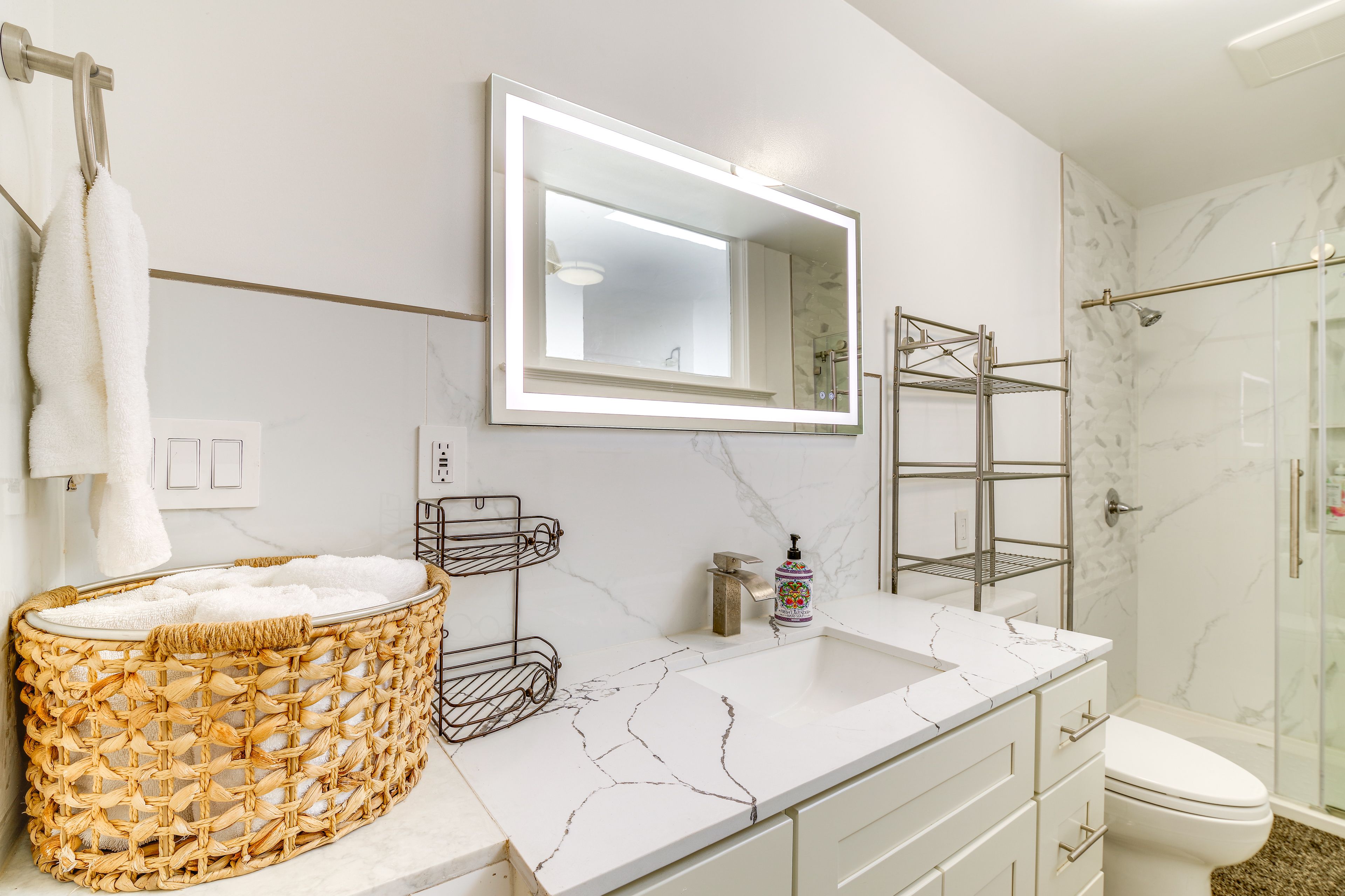 Full Bathroom | Towels & Linens Provided