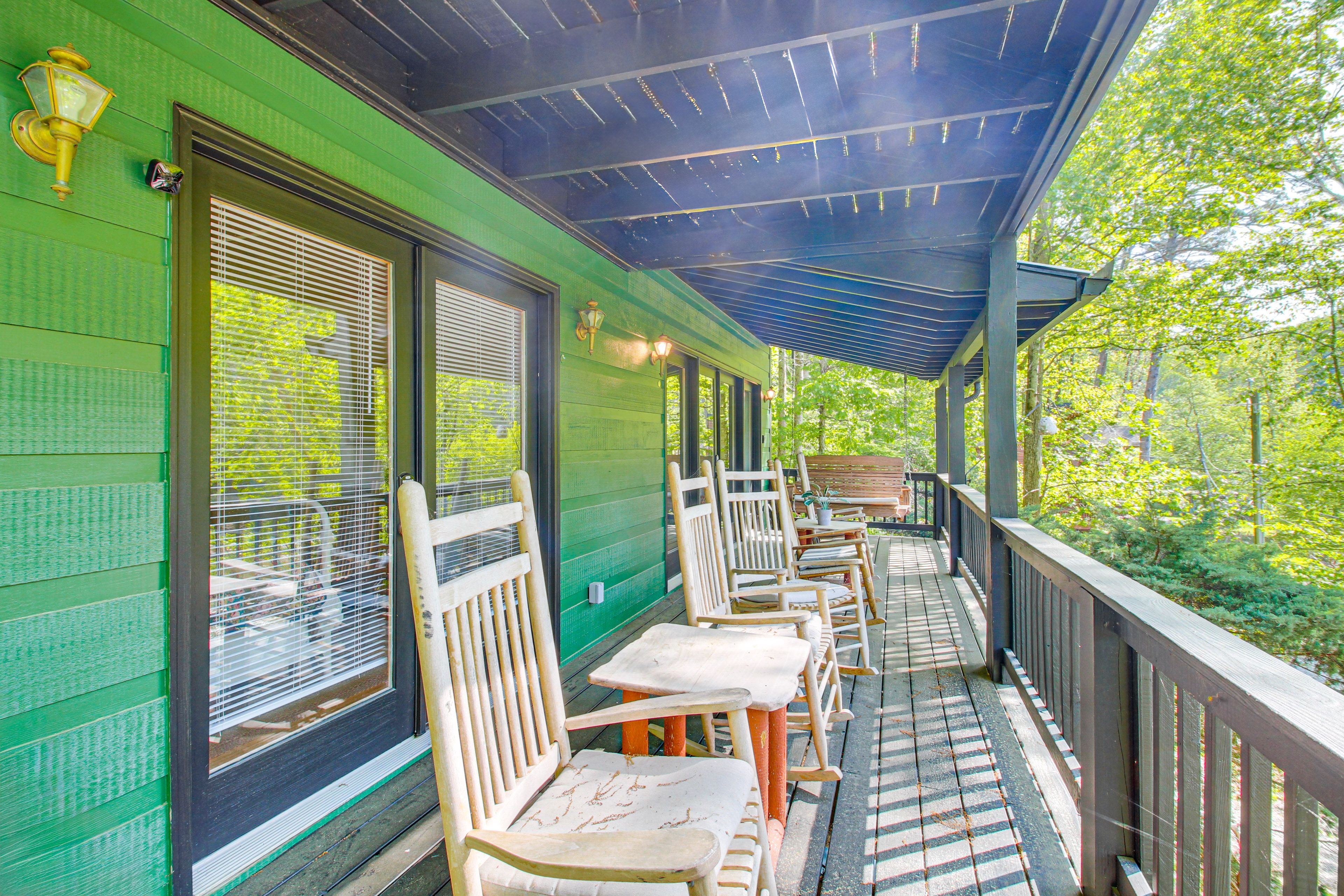 Deck/Balcony | Lower Level | Swing