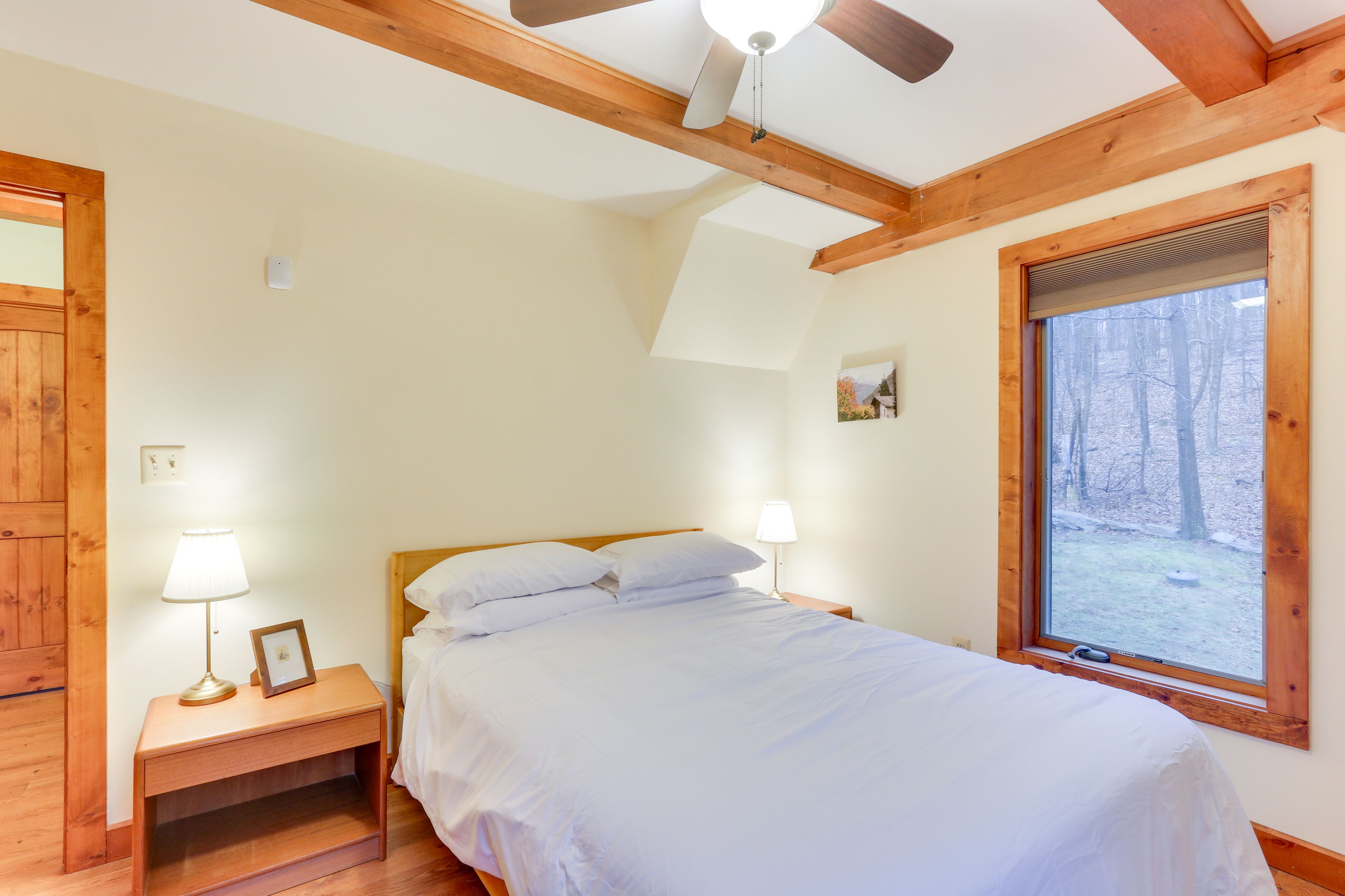 Bedroom 1 | Queen Bed
