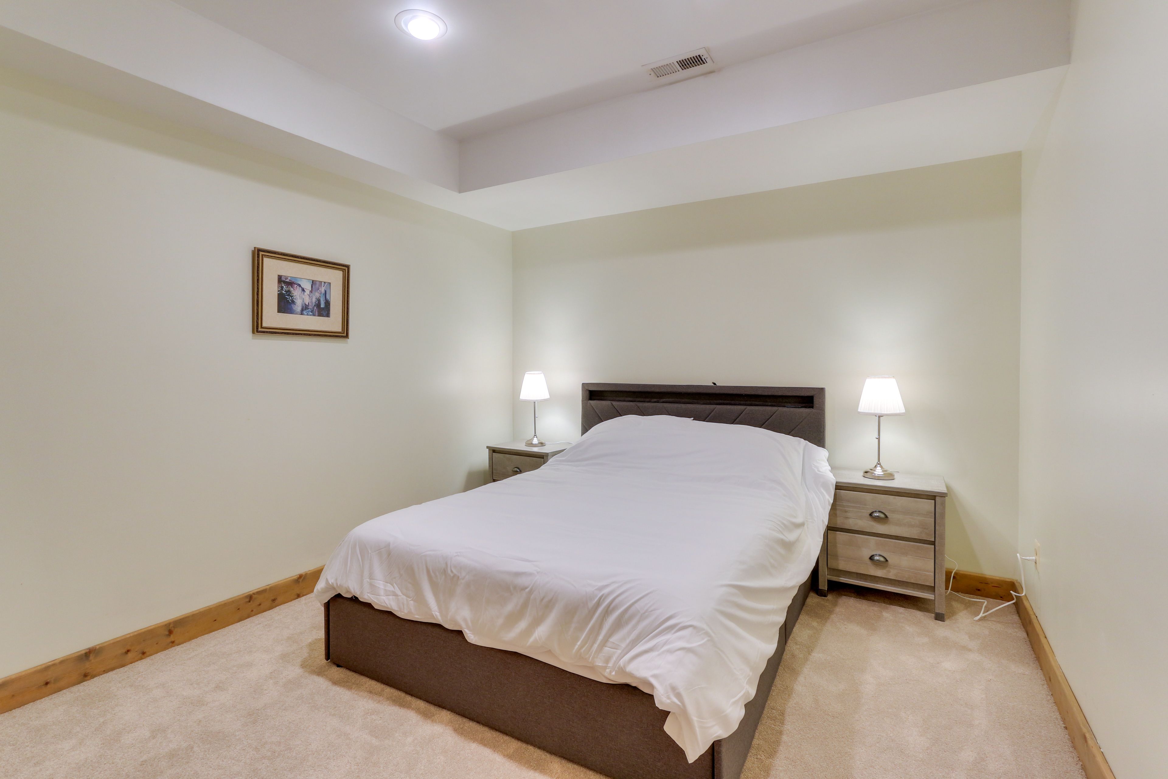 Bedroom 3 | Queen Bed