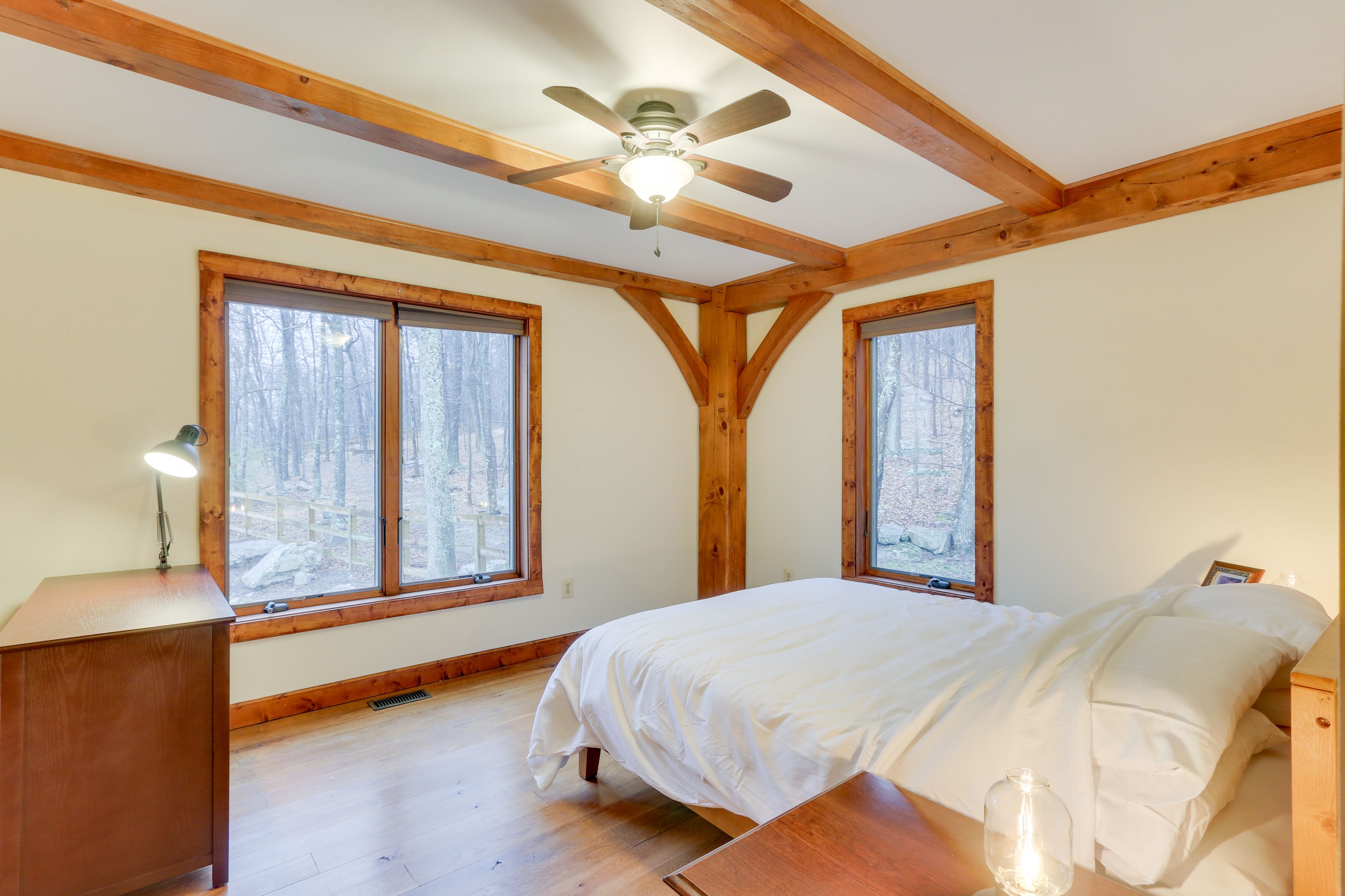 Bedroom 2 | Queen Bed