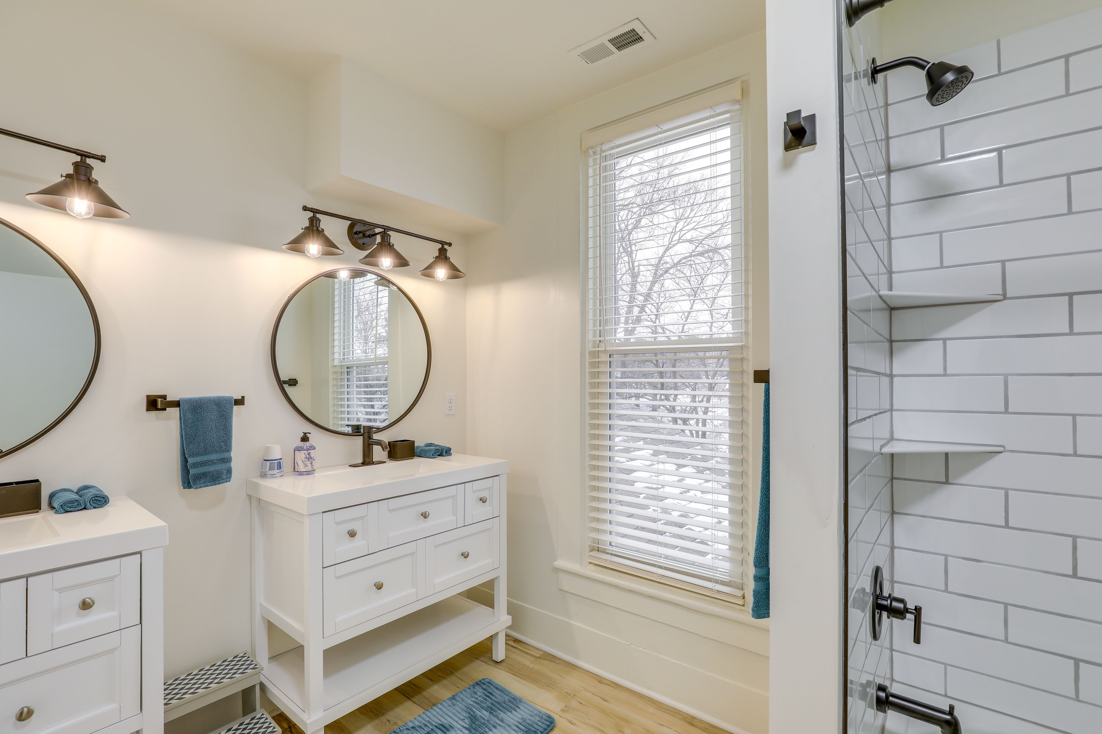 Full Bathroom | 2nd Floor