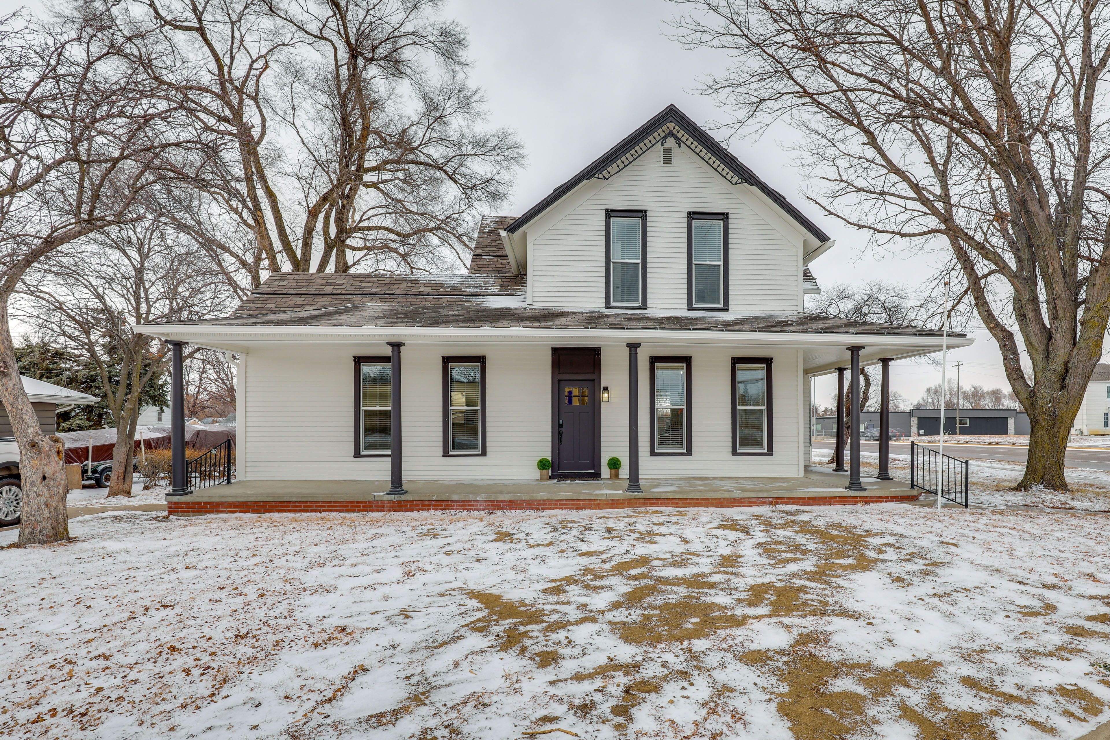 Property Exterior | Garage (1 Vehicle) | Driveway (4 Vehicles)