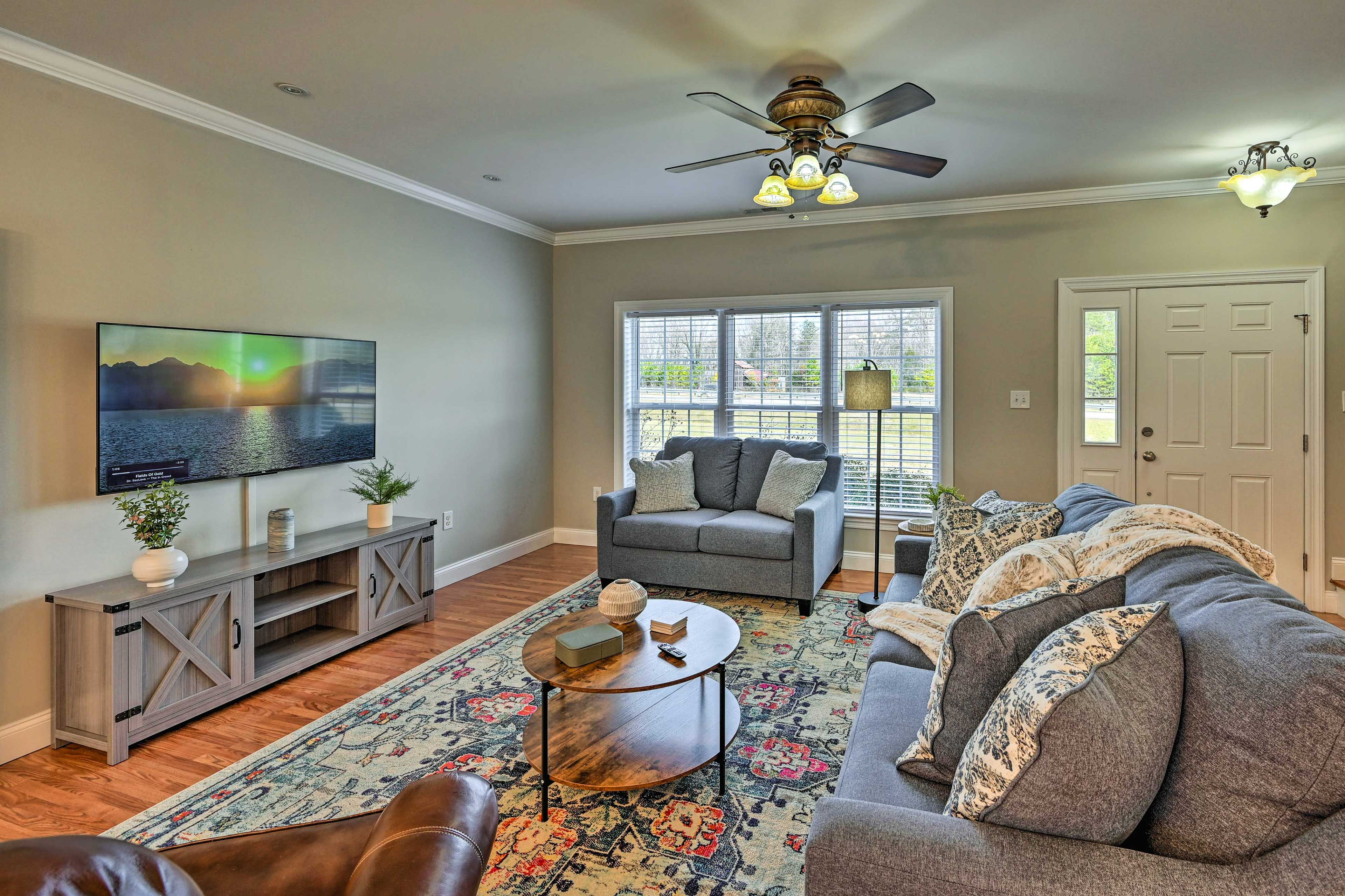 Living Area | Smart TV