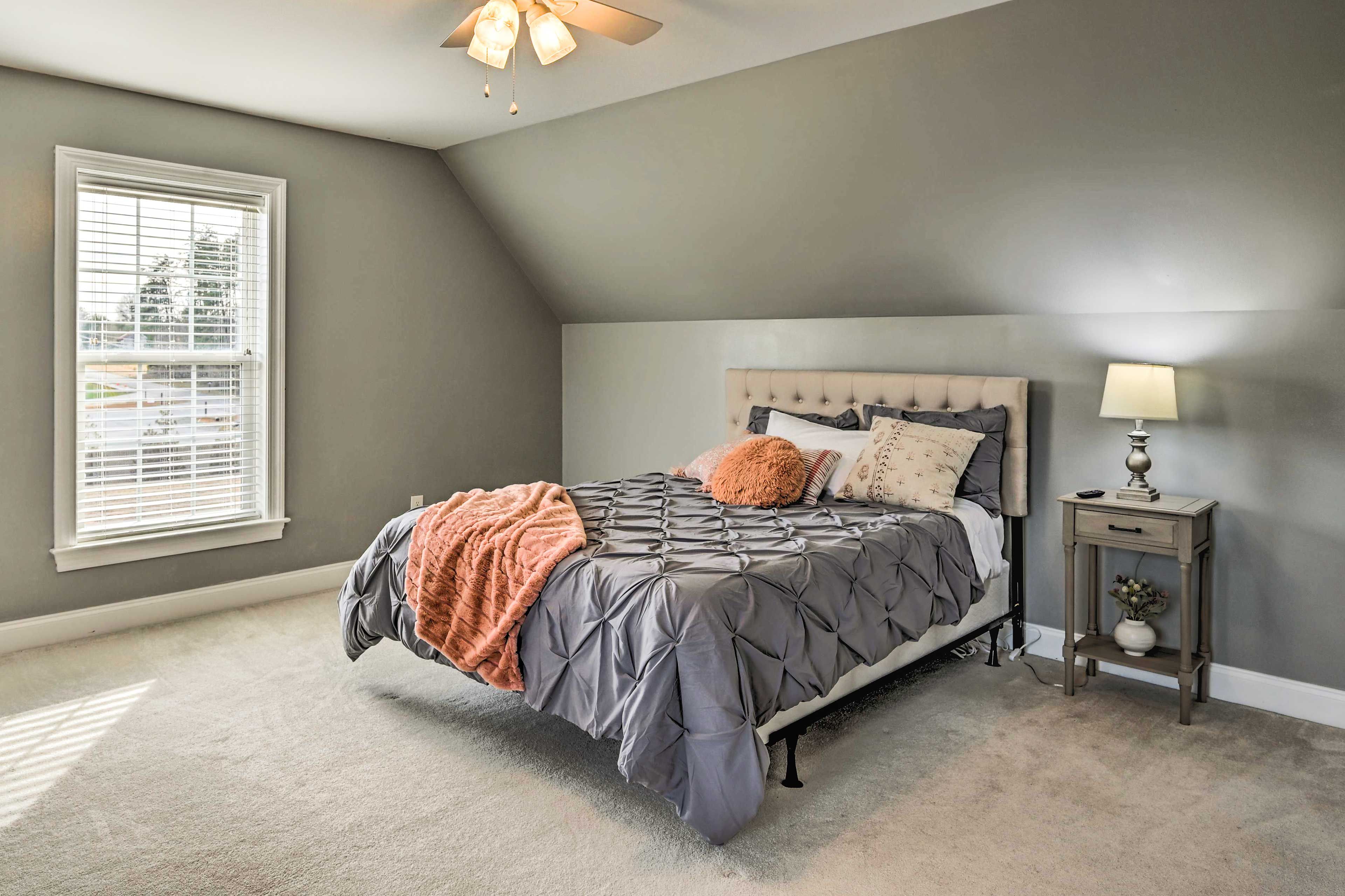 Bedroom 3 | Queen Bed | 2nd Floor | Smart TV