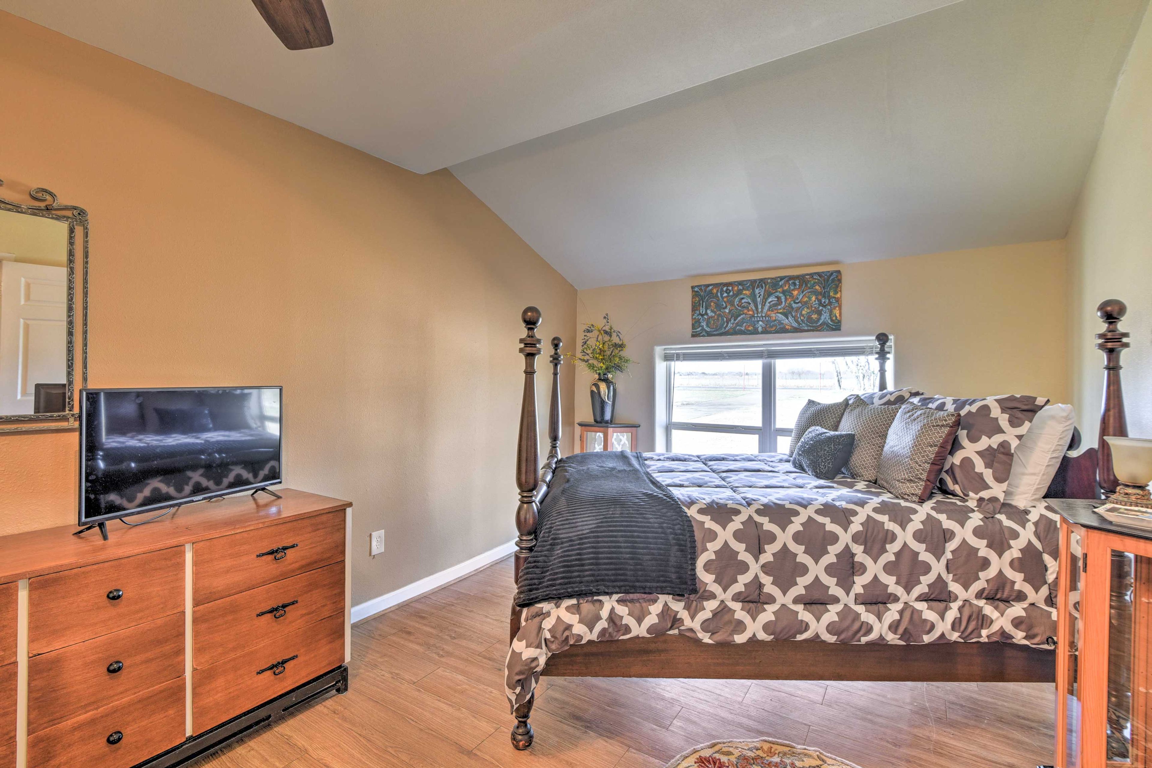 Bedroom 1 | Full Bed | Linens Provided