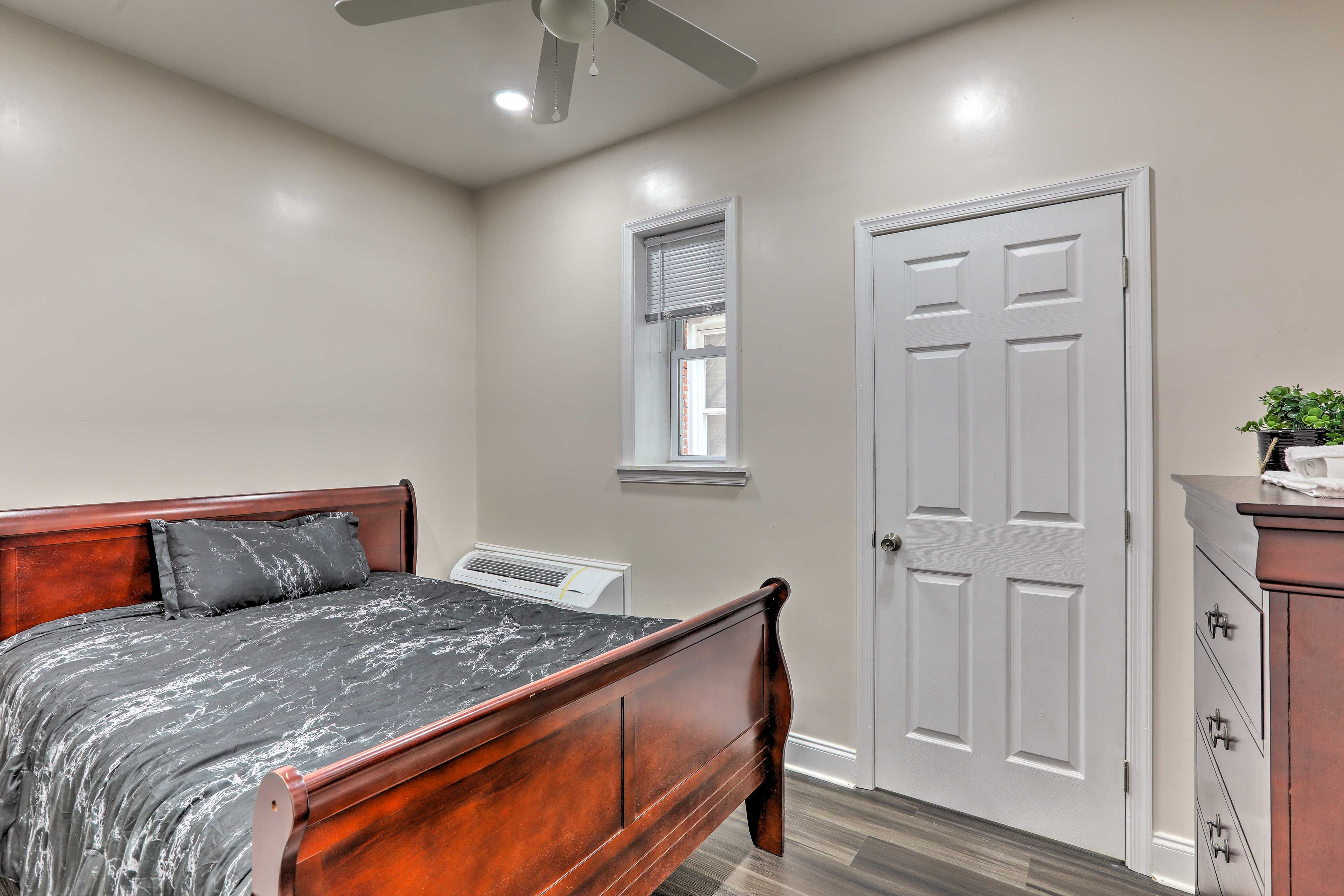 Bedroom 1 | Queen Bed | Linens Provided
