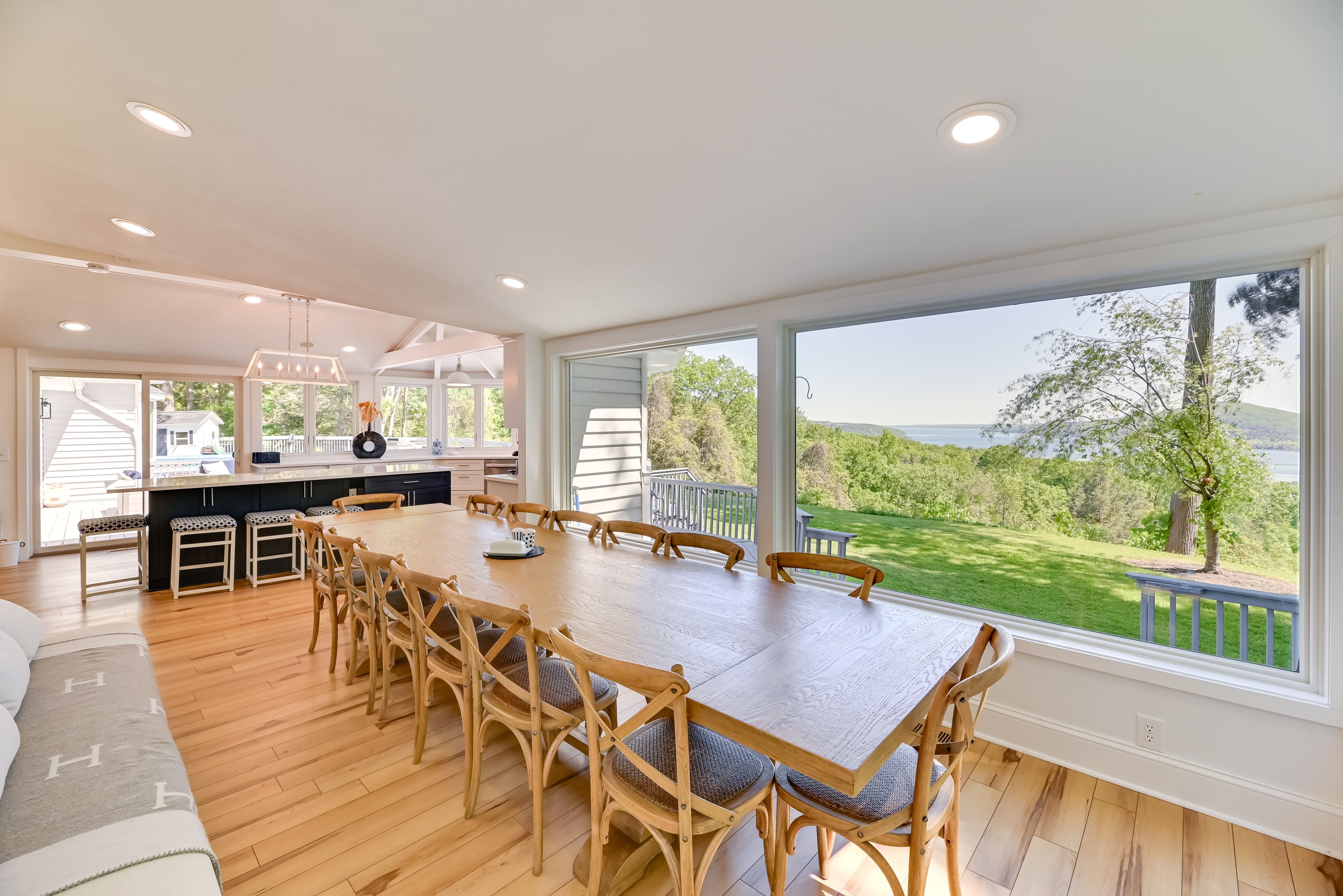 Dining Area | Dishware & Flatware Provided