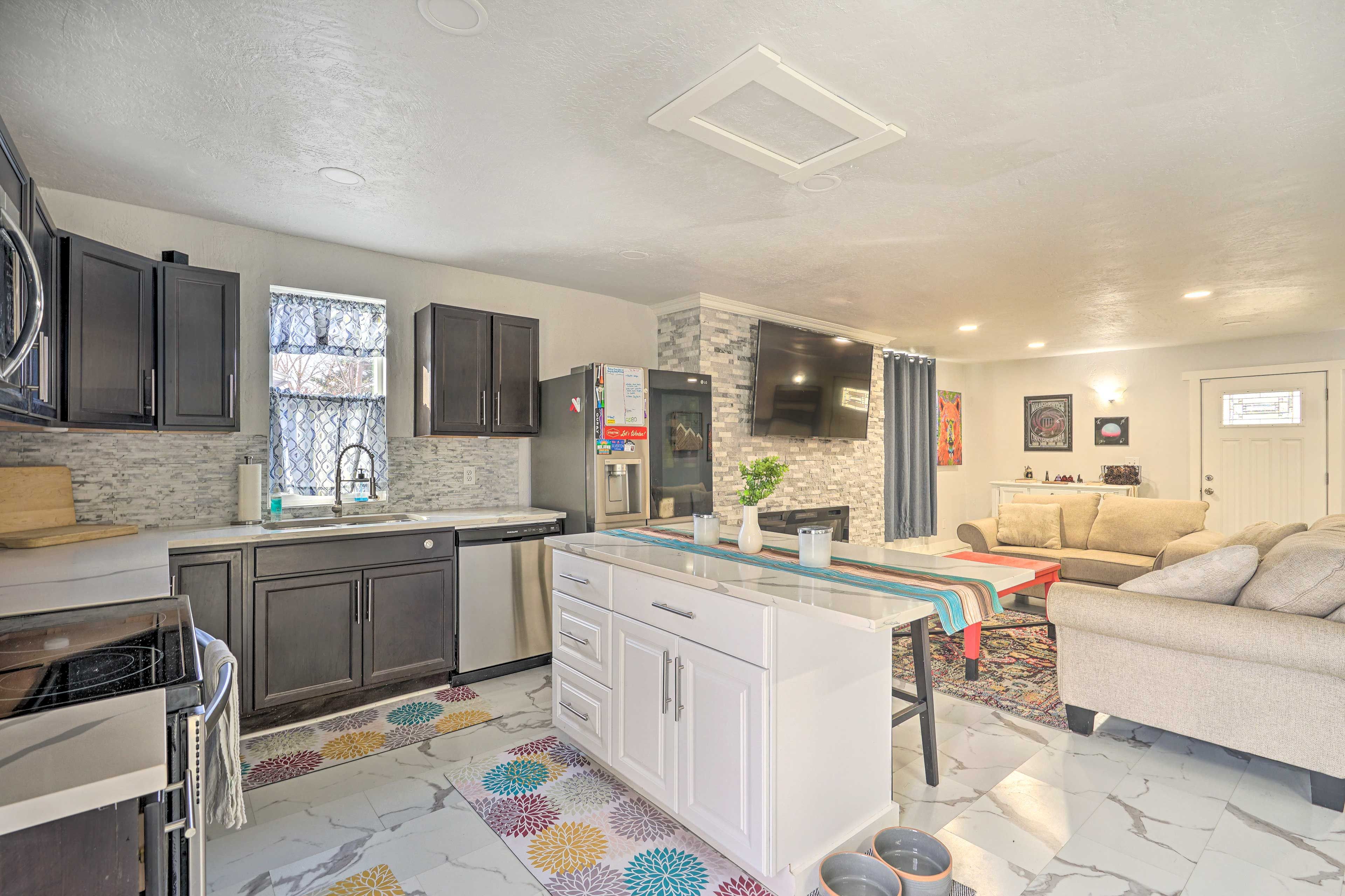 Kitchen | Main Level | Dishwasher | Dishware/Flatware | Cooking Basics