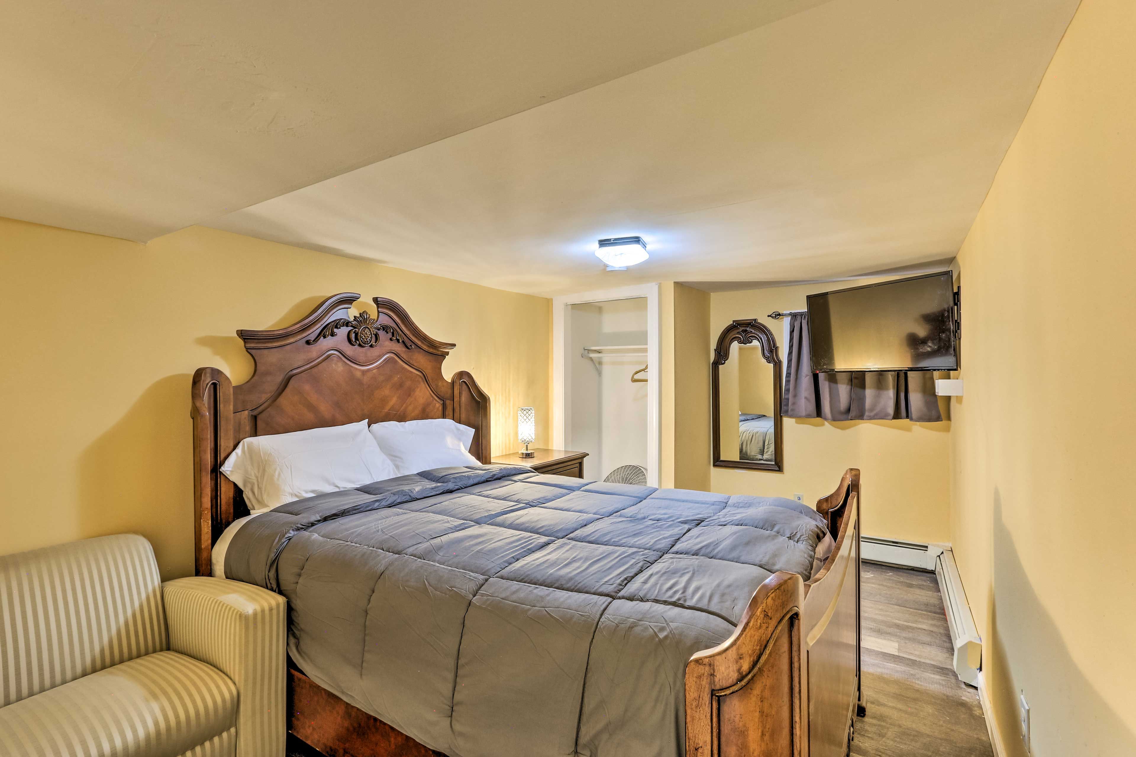 Bedroom 2 | Queen Bed