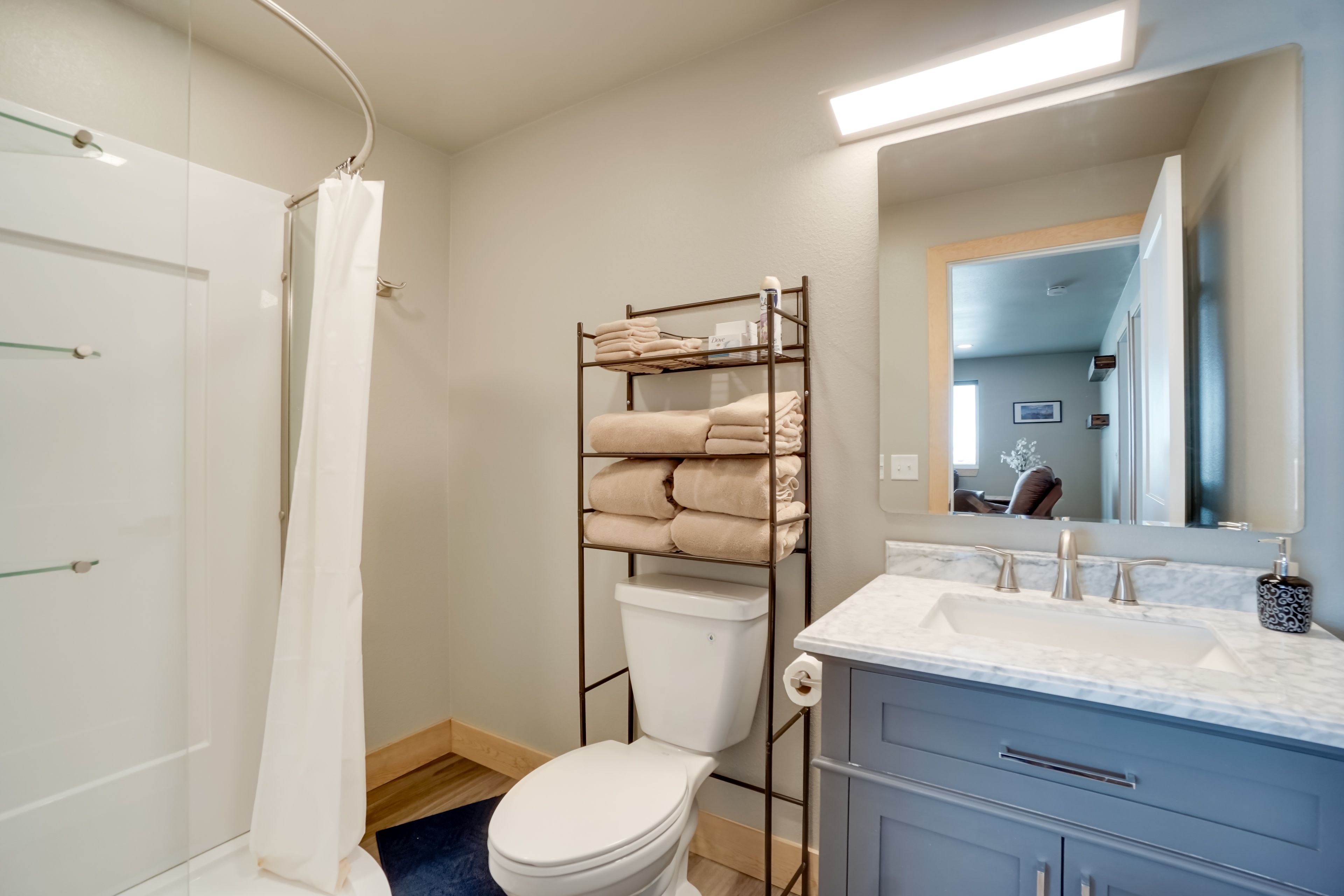 Full Bathroom | Complimentary Toiletries