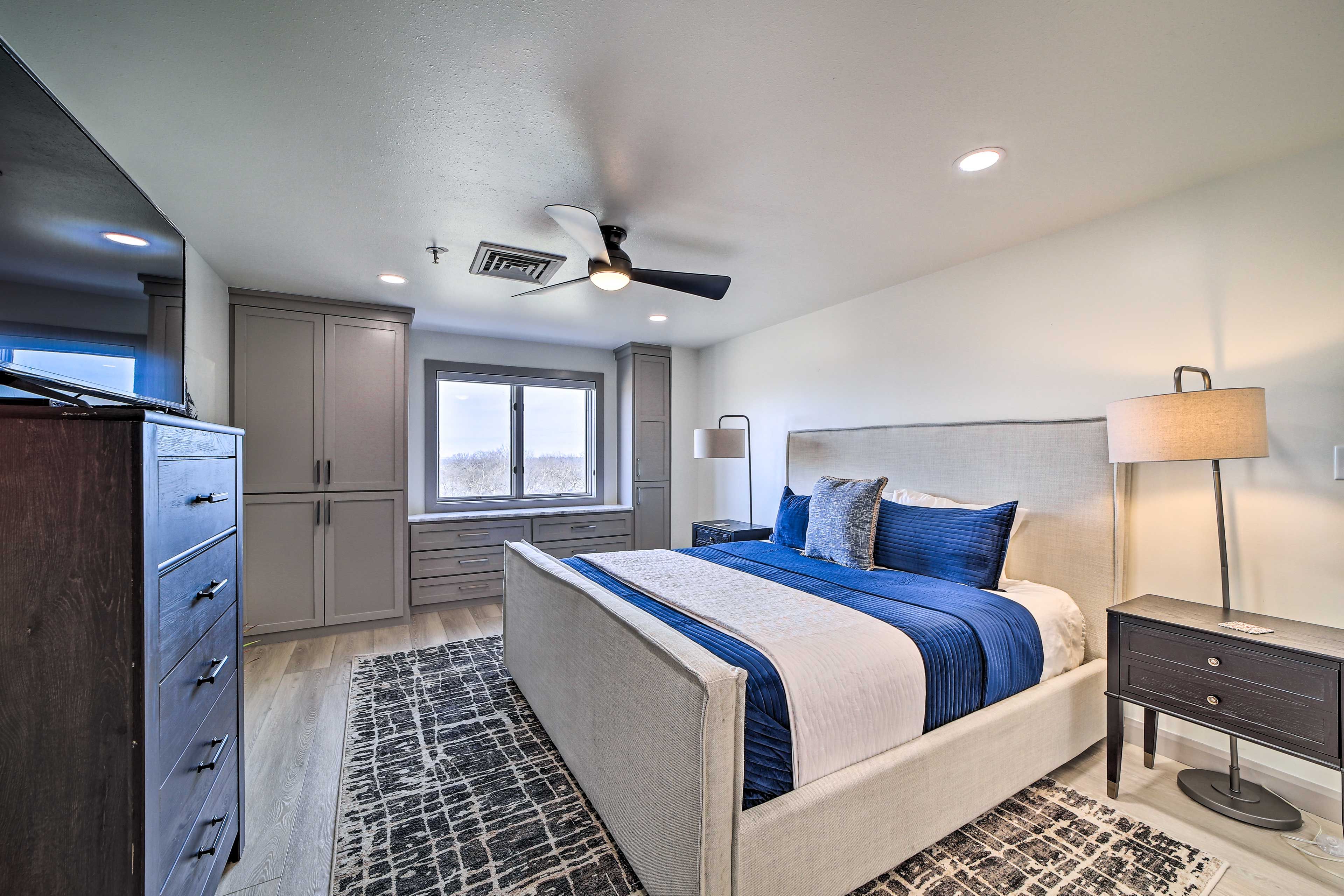 Bedroom 2 | King Bed | Smart TV w/ Cable