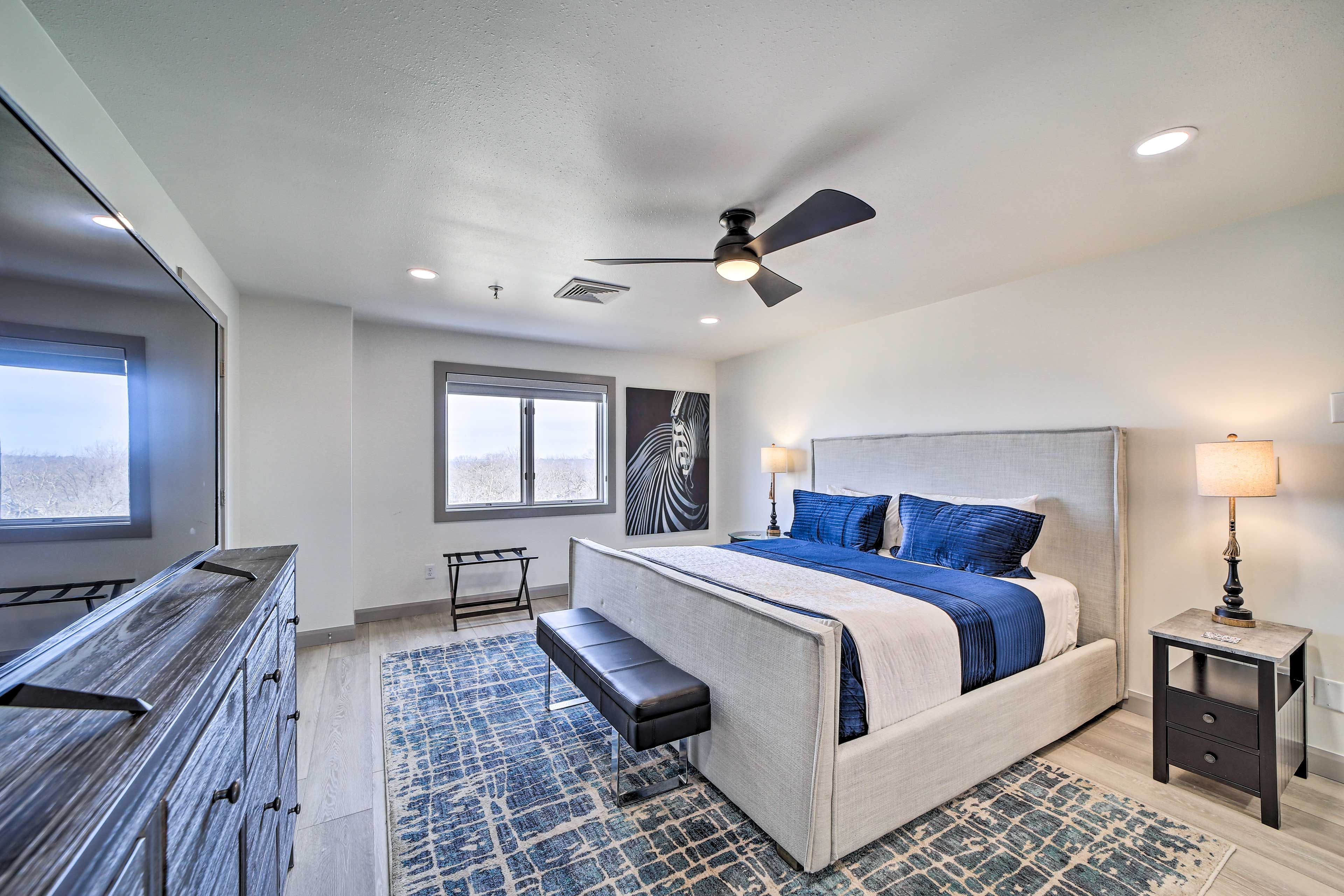 Bedroom 1 | King Bed | Smart TV w/ Cable | Linens Provided