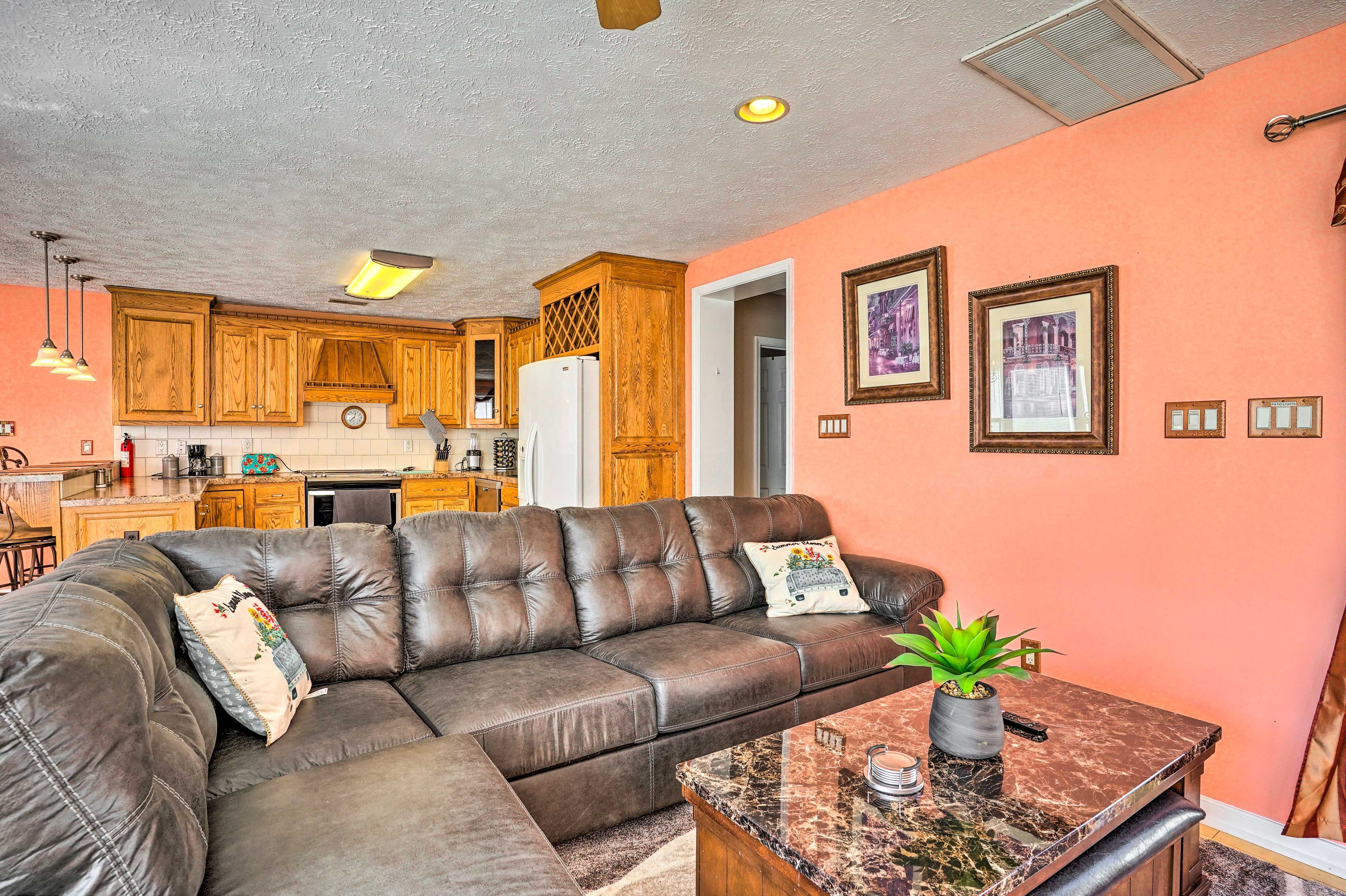 Living Room | Central A/C | Smart TV | Queen Air Mattress