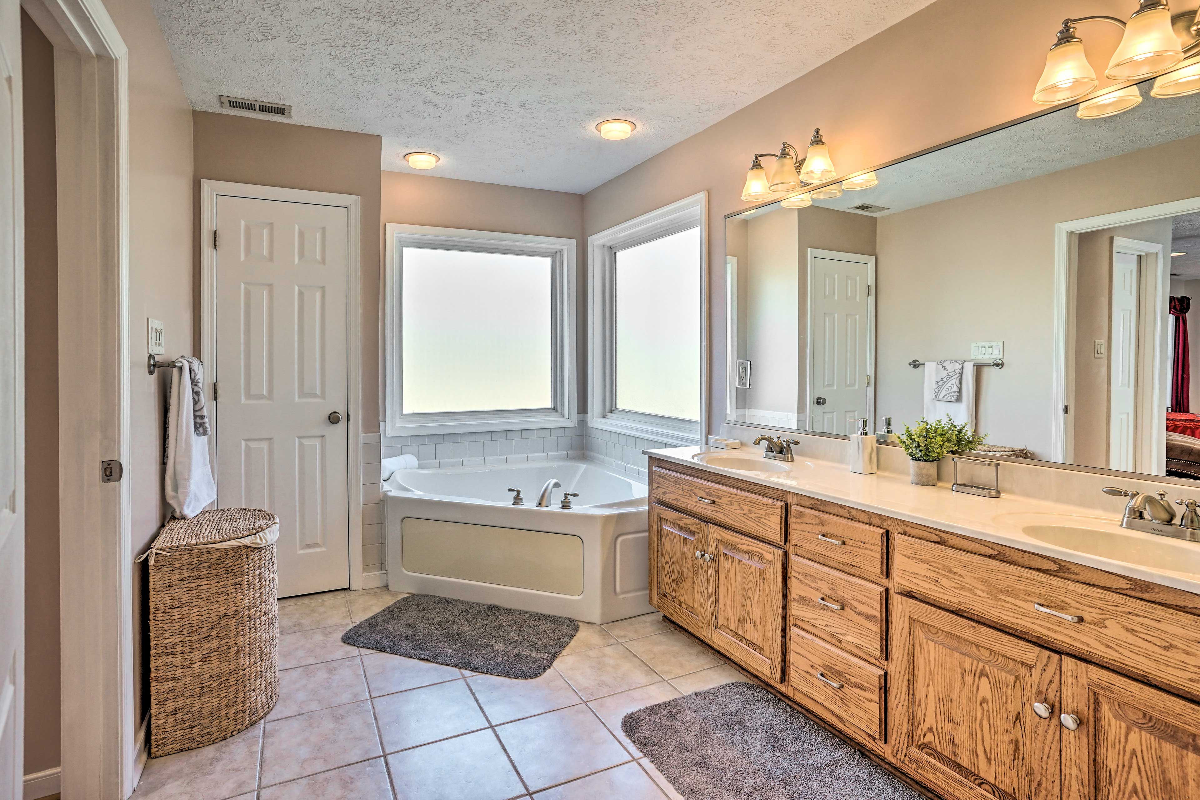 En-Suite Bathroom | Complimentary Toiletries | Hair Dryers