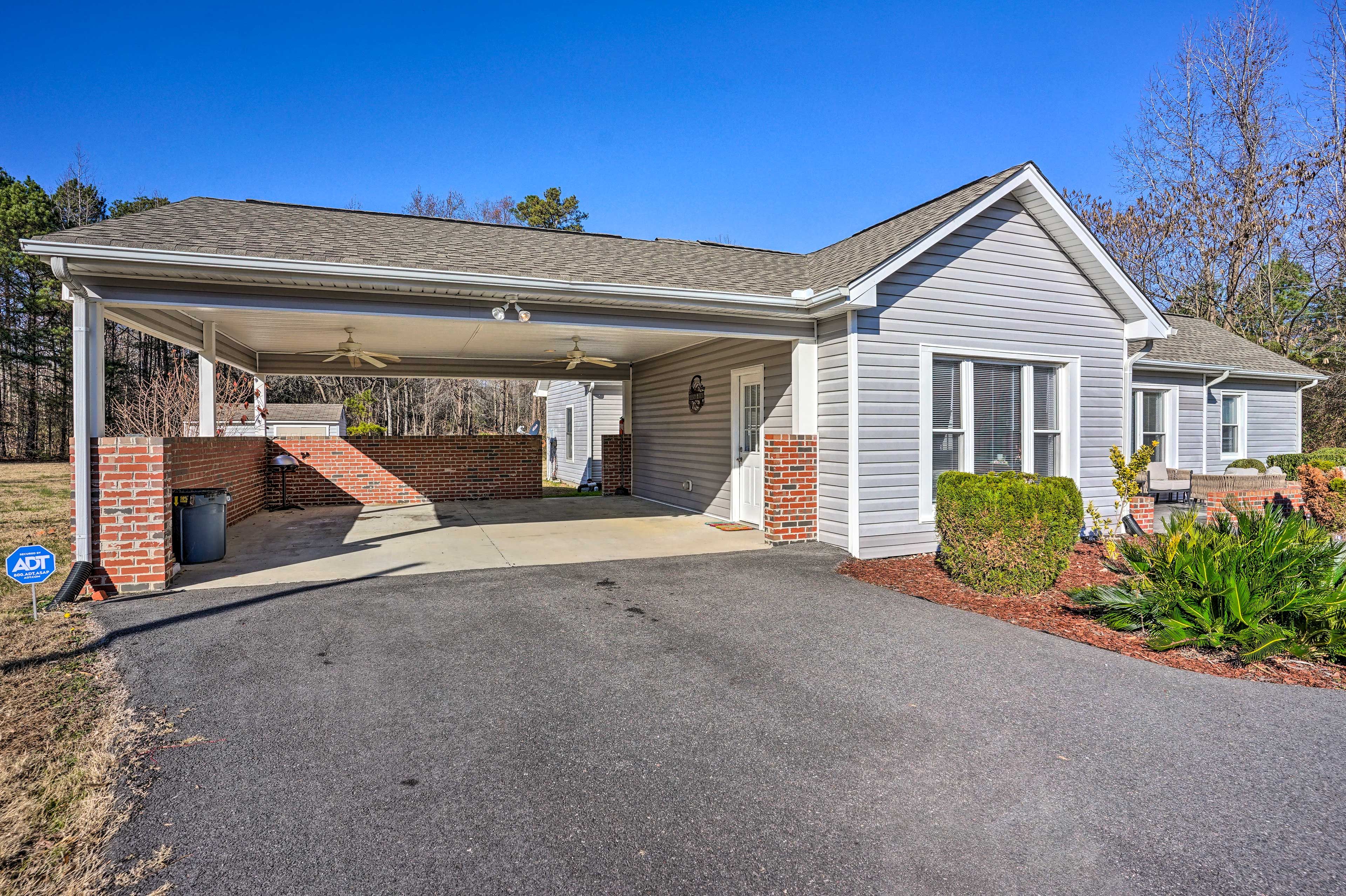 Parking | Driveway (4 Vehicles) | Carport (2 Vehicles)