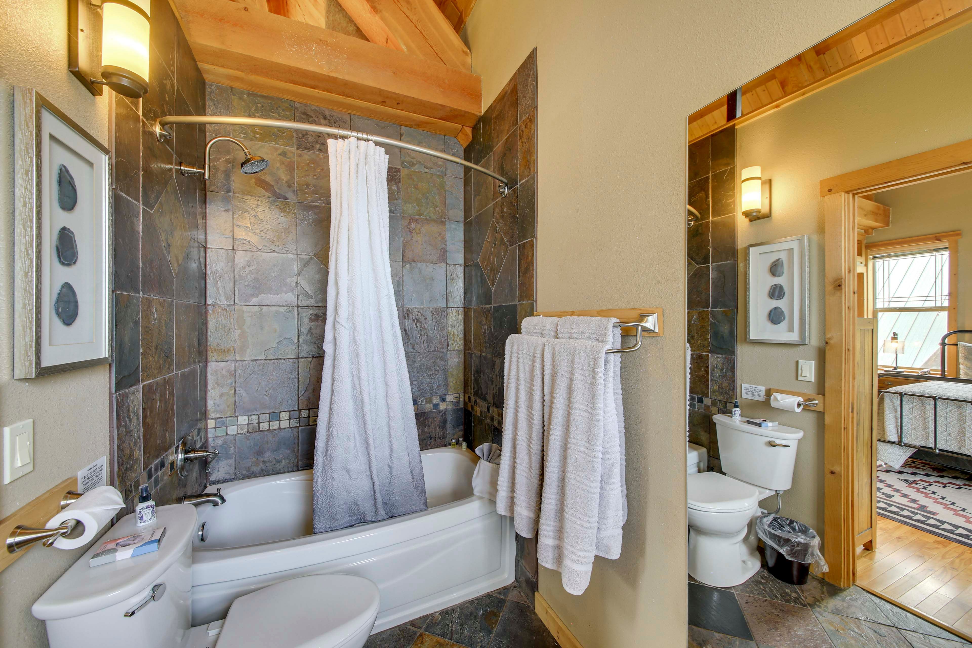 En-Suite Bathroom | Towels Provided | 2nd Floor