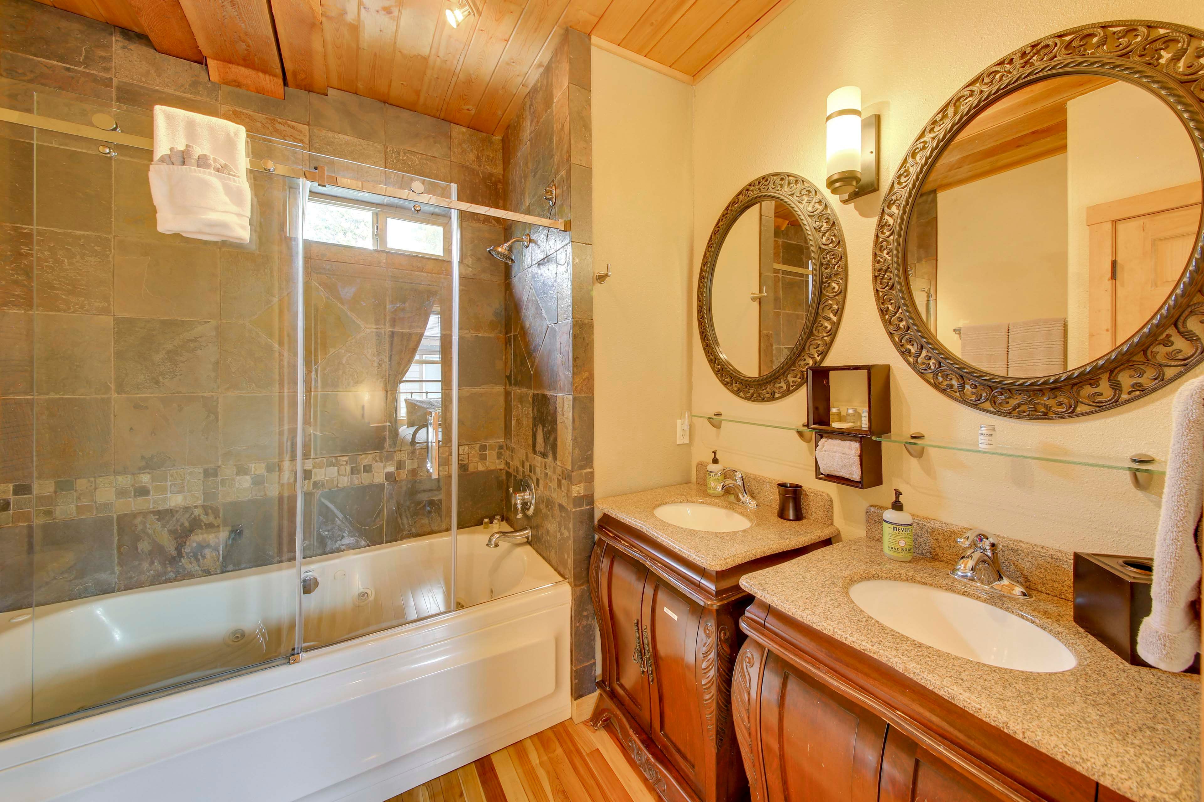 En-Suite Bathroom | 2nd Floor