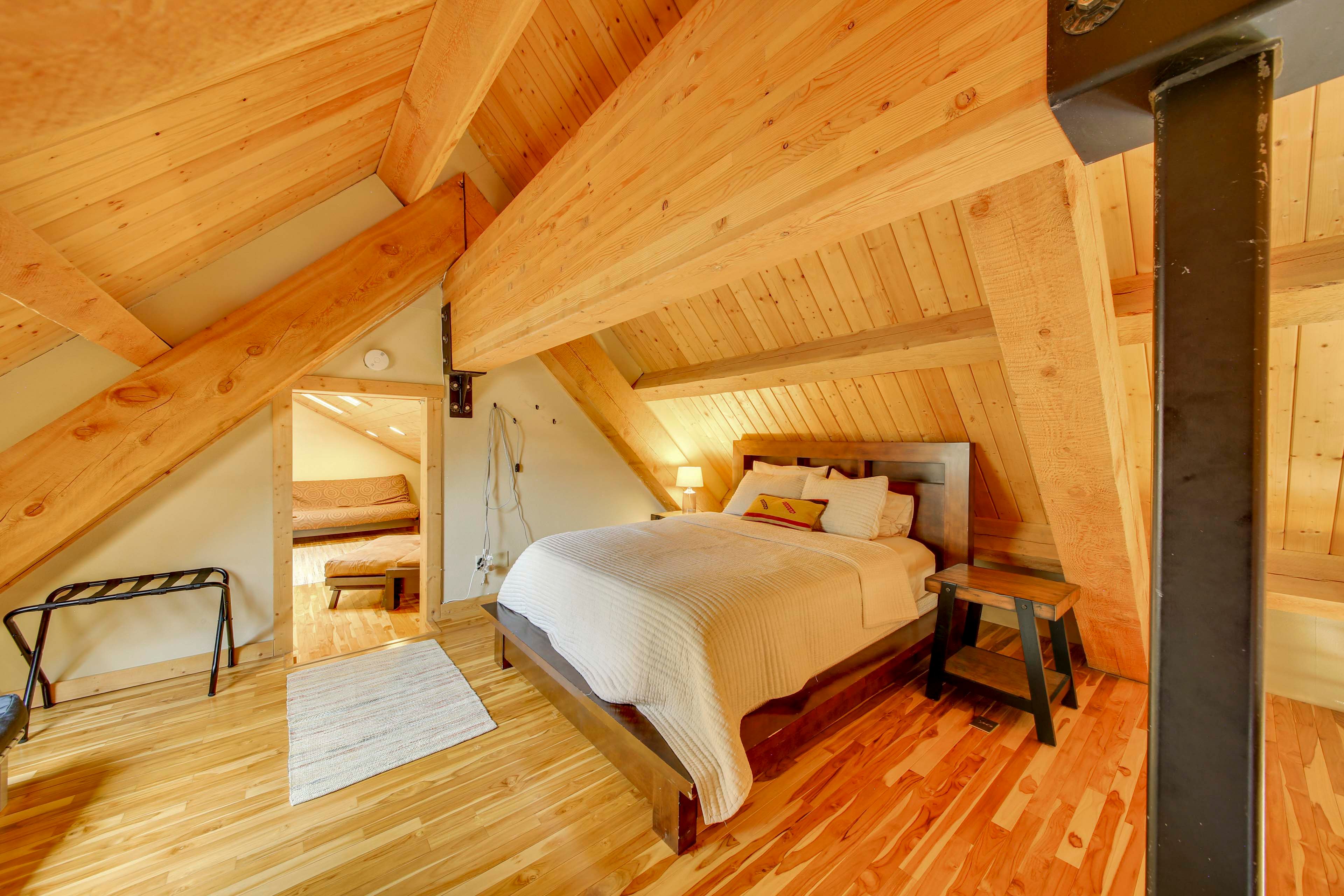 Bedroom 5 | Queen Bed | Full Futon | 3rd Floor