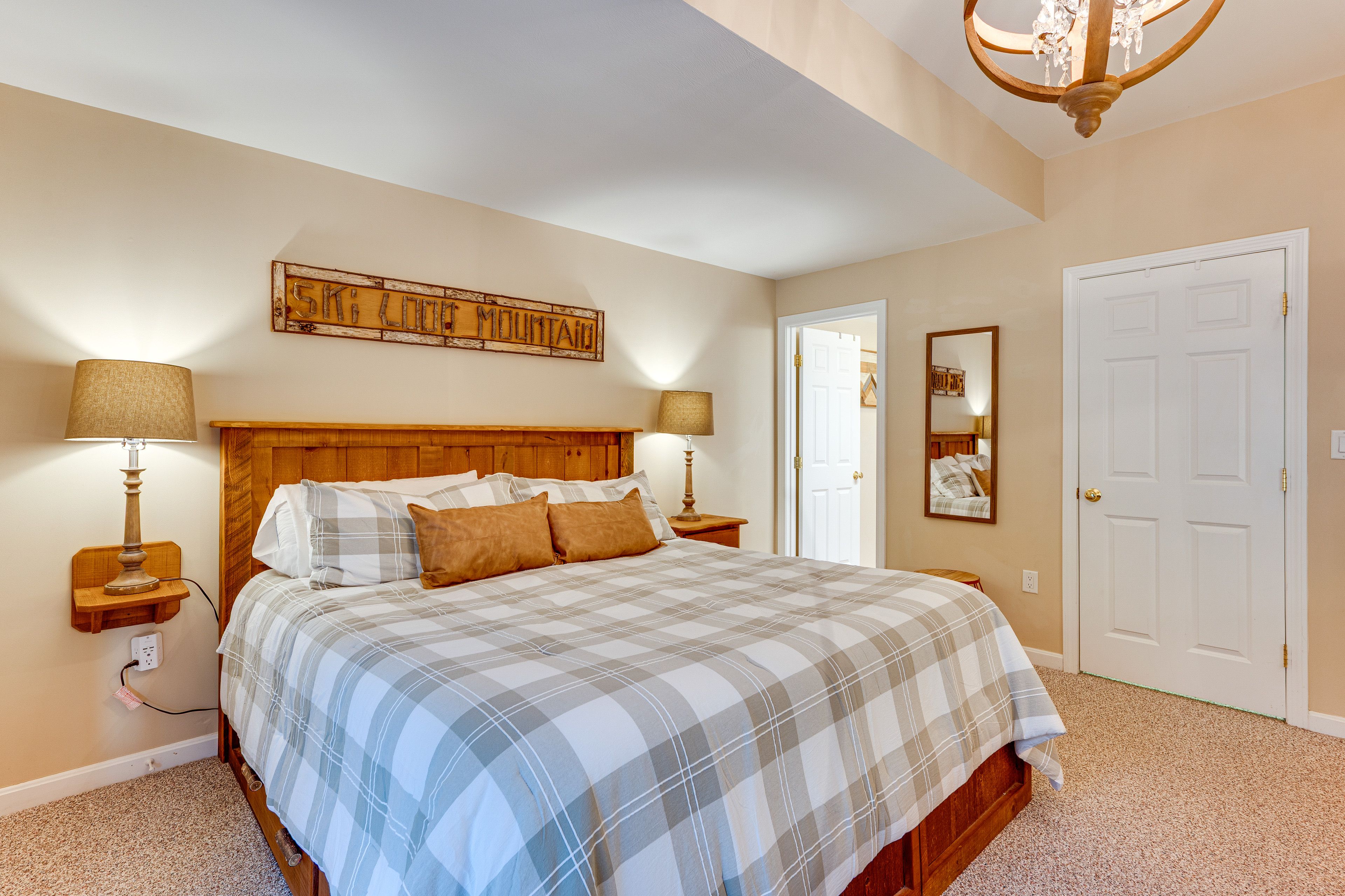 Bedroom 1 | King Bed | Linens Provided