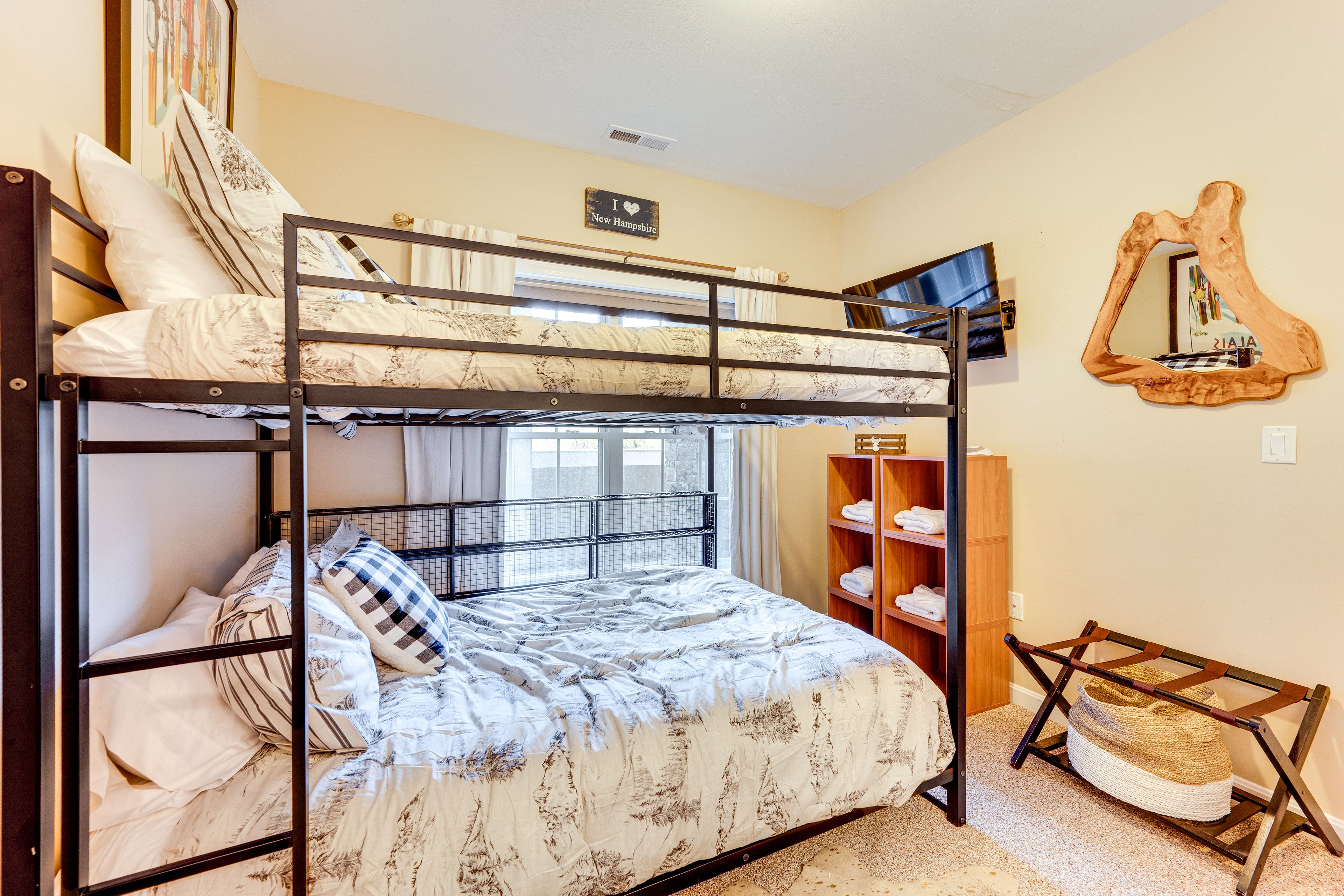 Bedroom 2 | Queen Bunk Bed