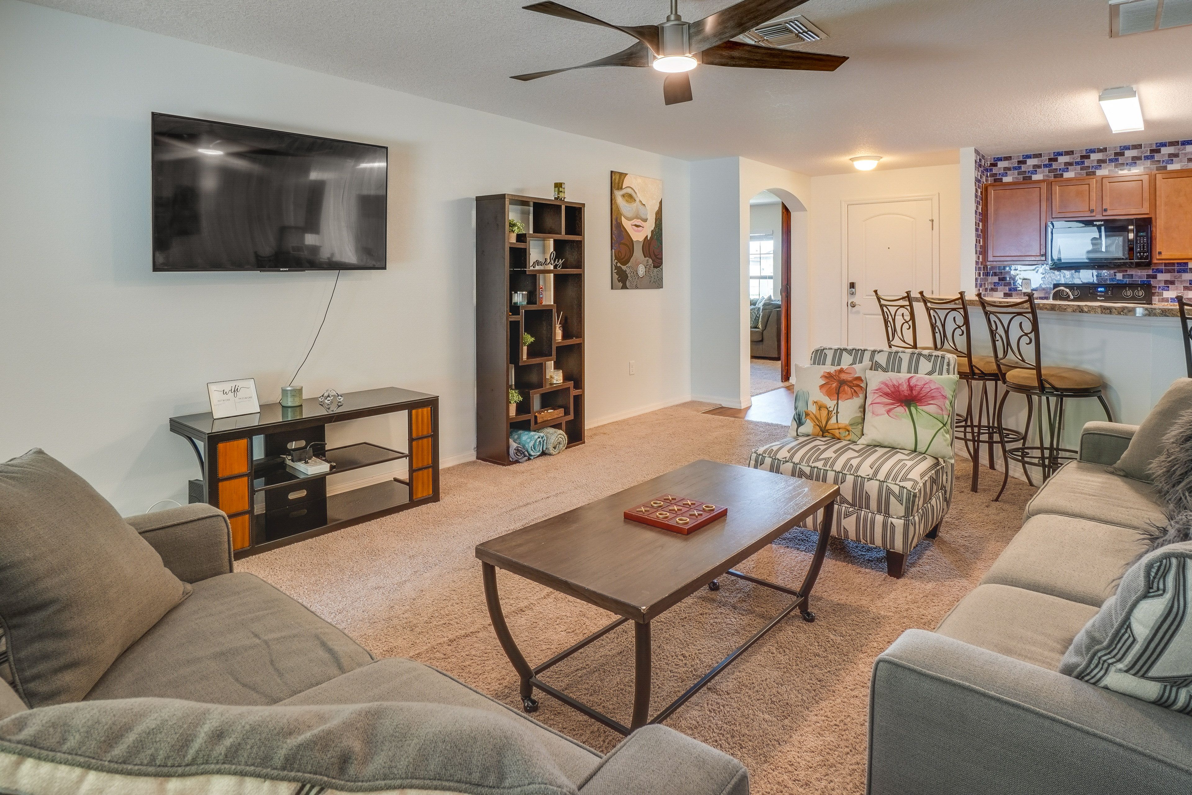 Living Room | Free WiFi | Smart TV | Central A/C