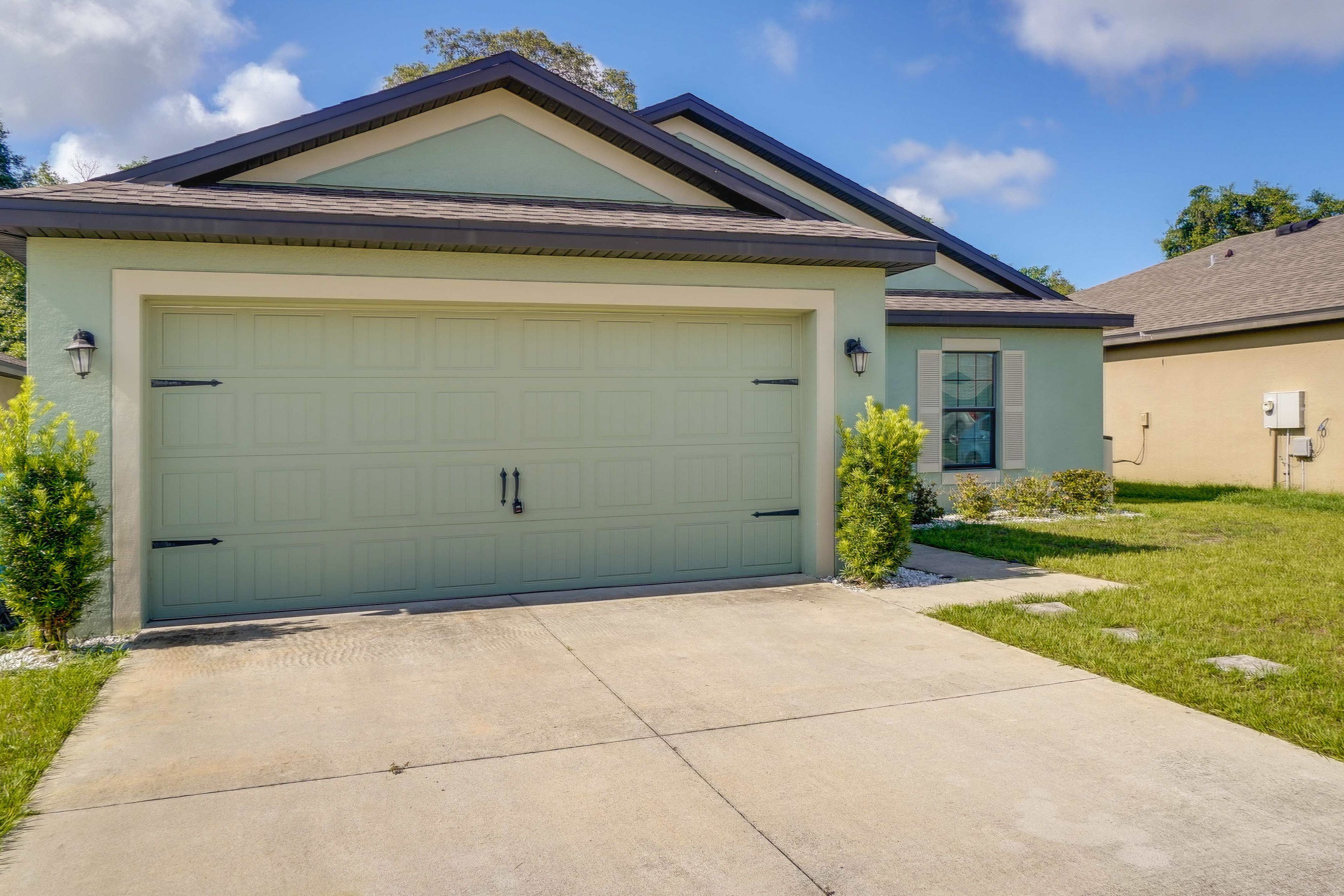 Parking | Garage (2 Vehicles) | Driveway (2 Vehicles)
