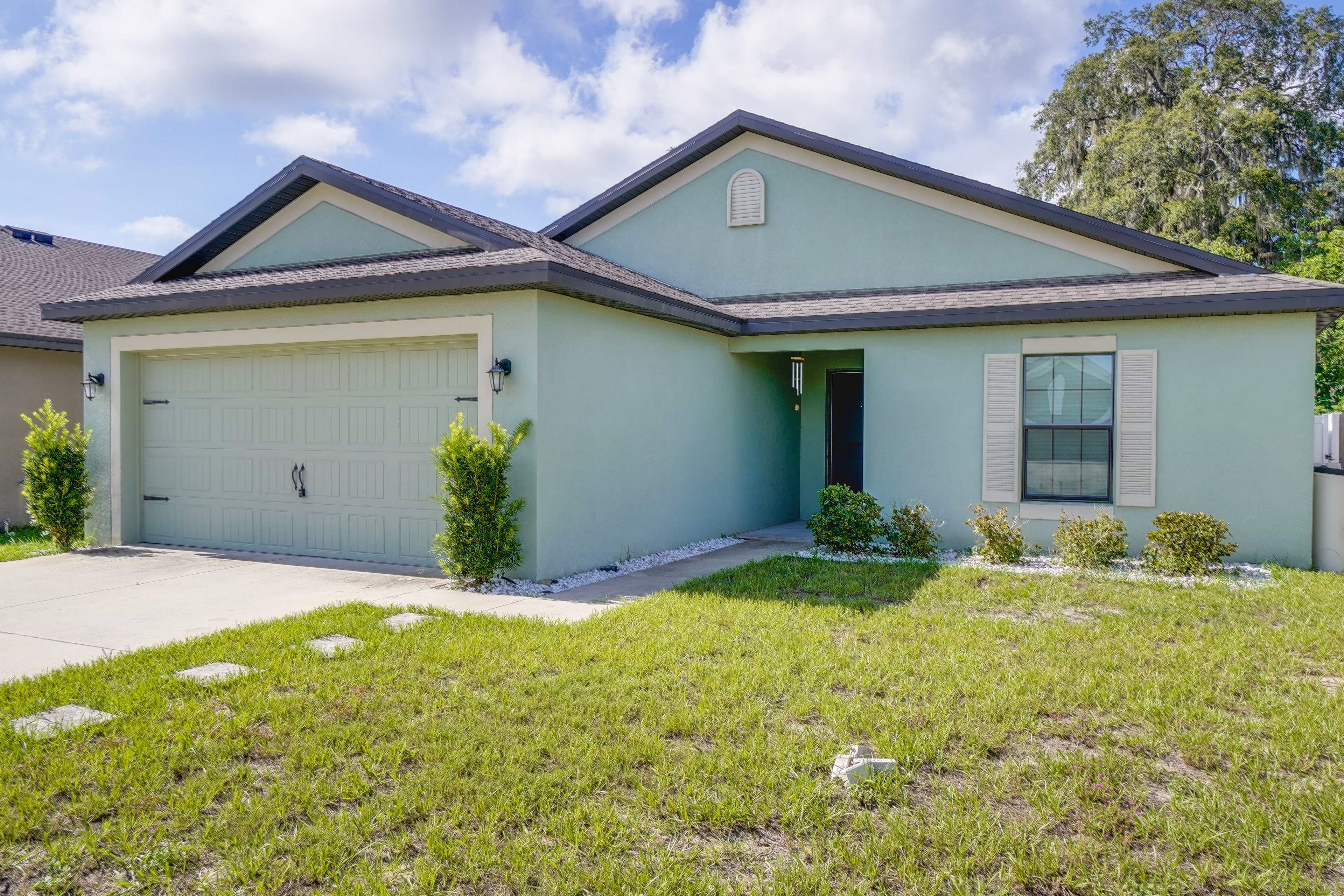 Tavares Vacation Rental | 3BR | 2BA | 1,500 Sq Ft | Half Step Required