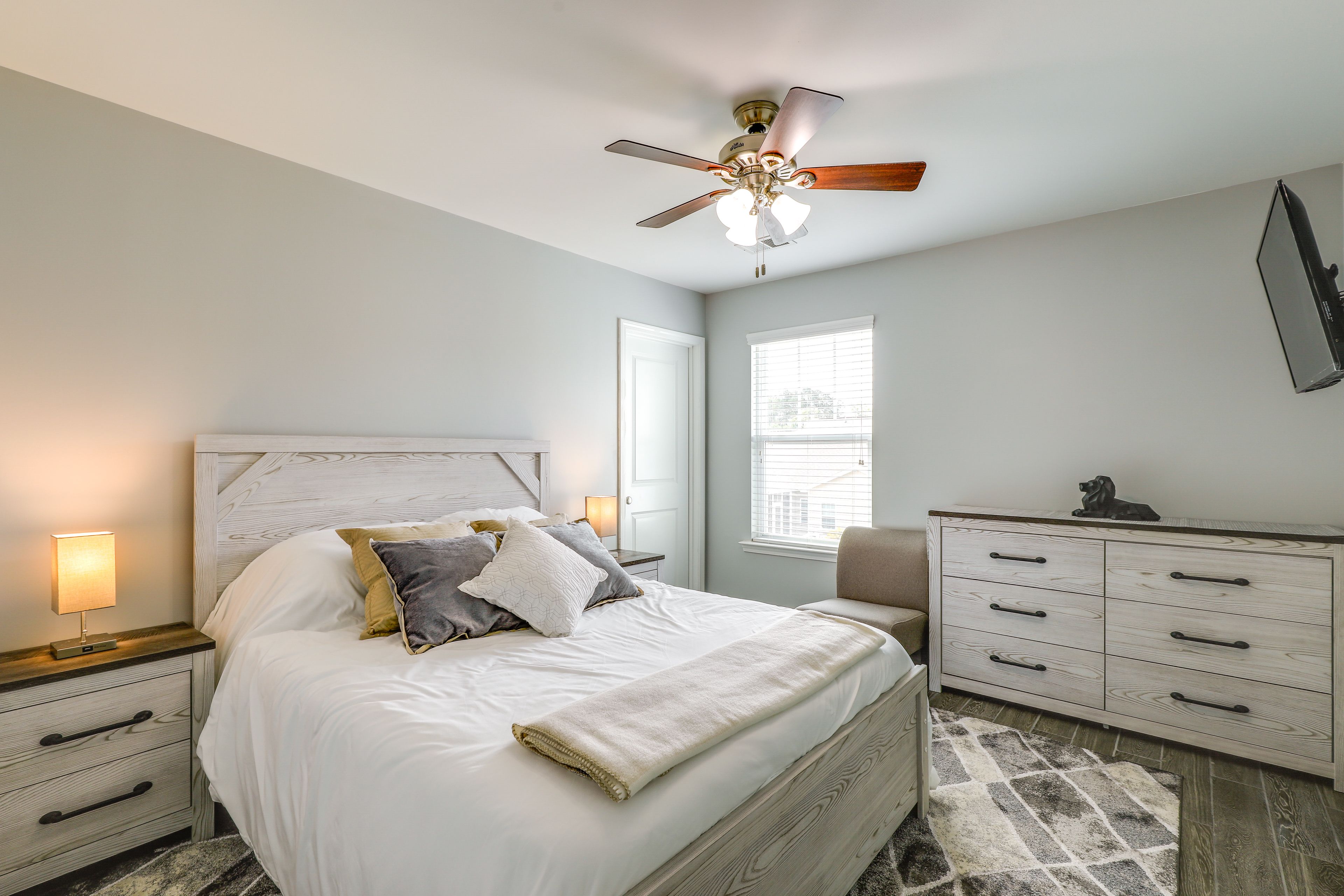 Bedroom 3 | Queen Bed
