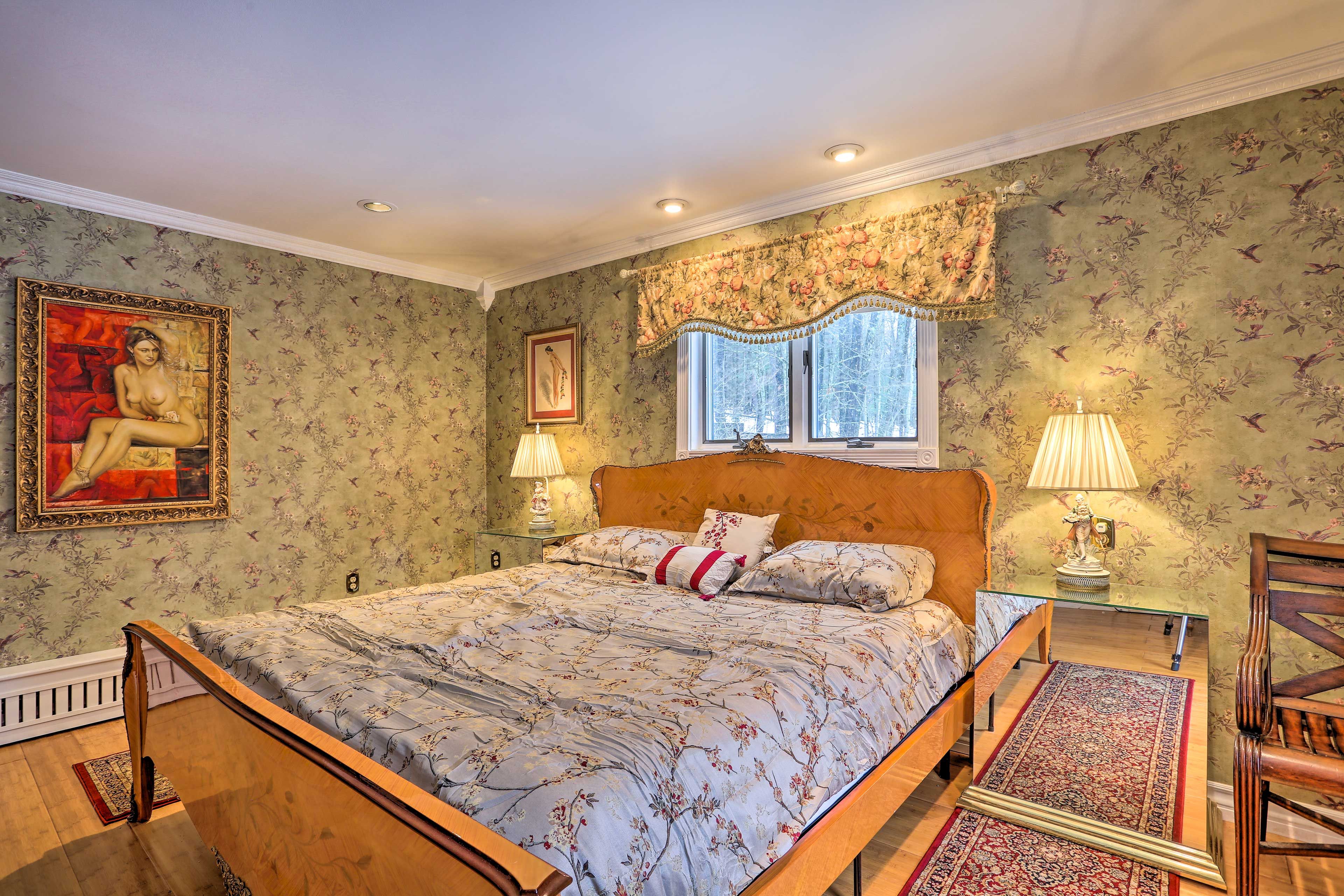 Bedroom 1 | 2nd Floor | King Bed | Linens Provided | Smart TV