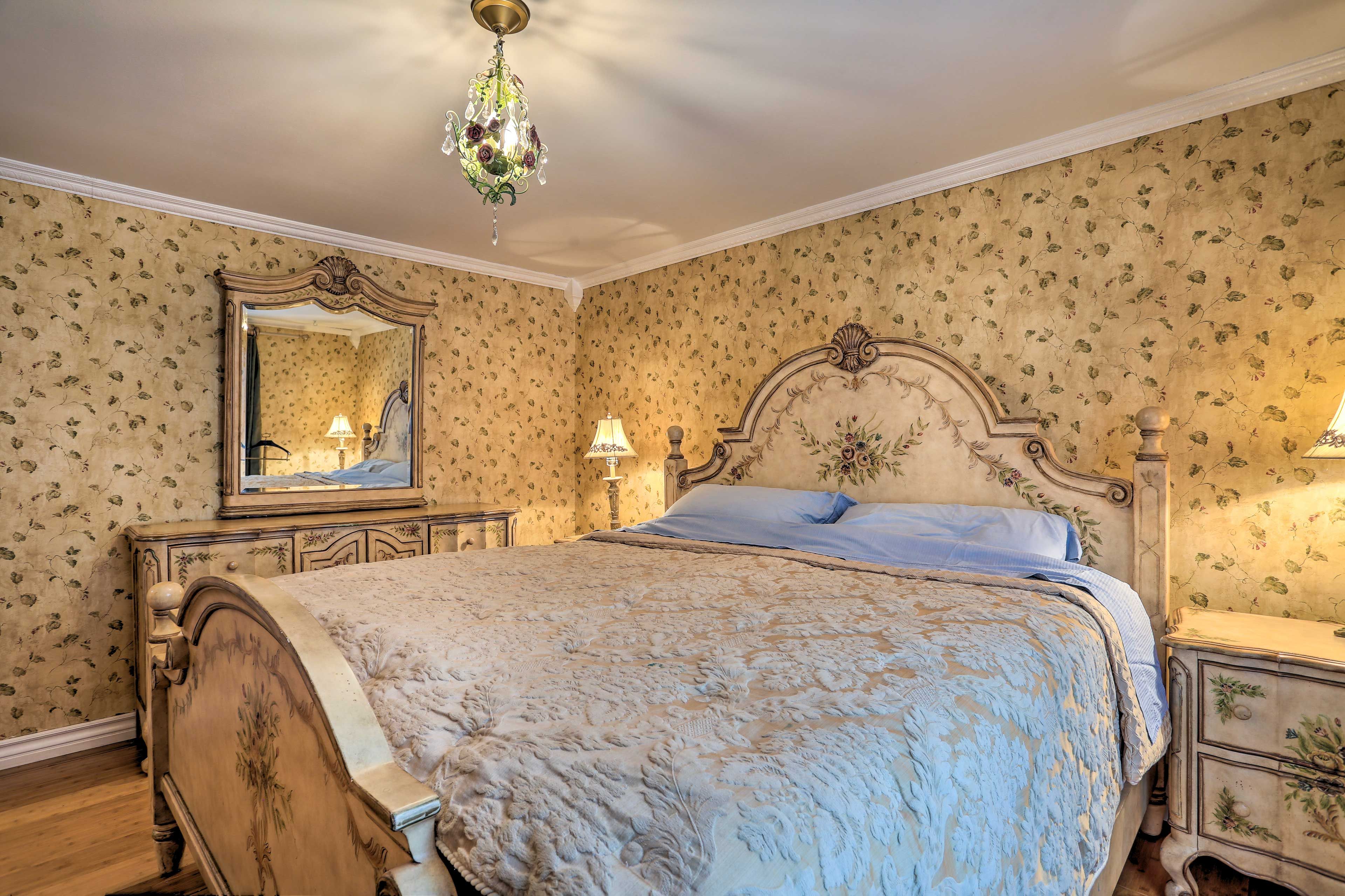 Bedroom 2 | 2nd Floor | King Bed