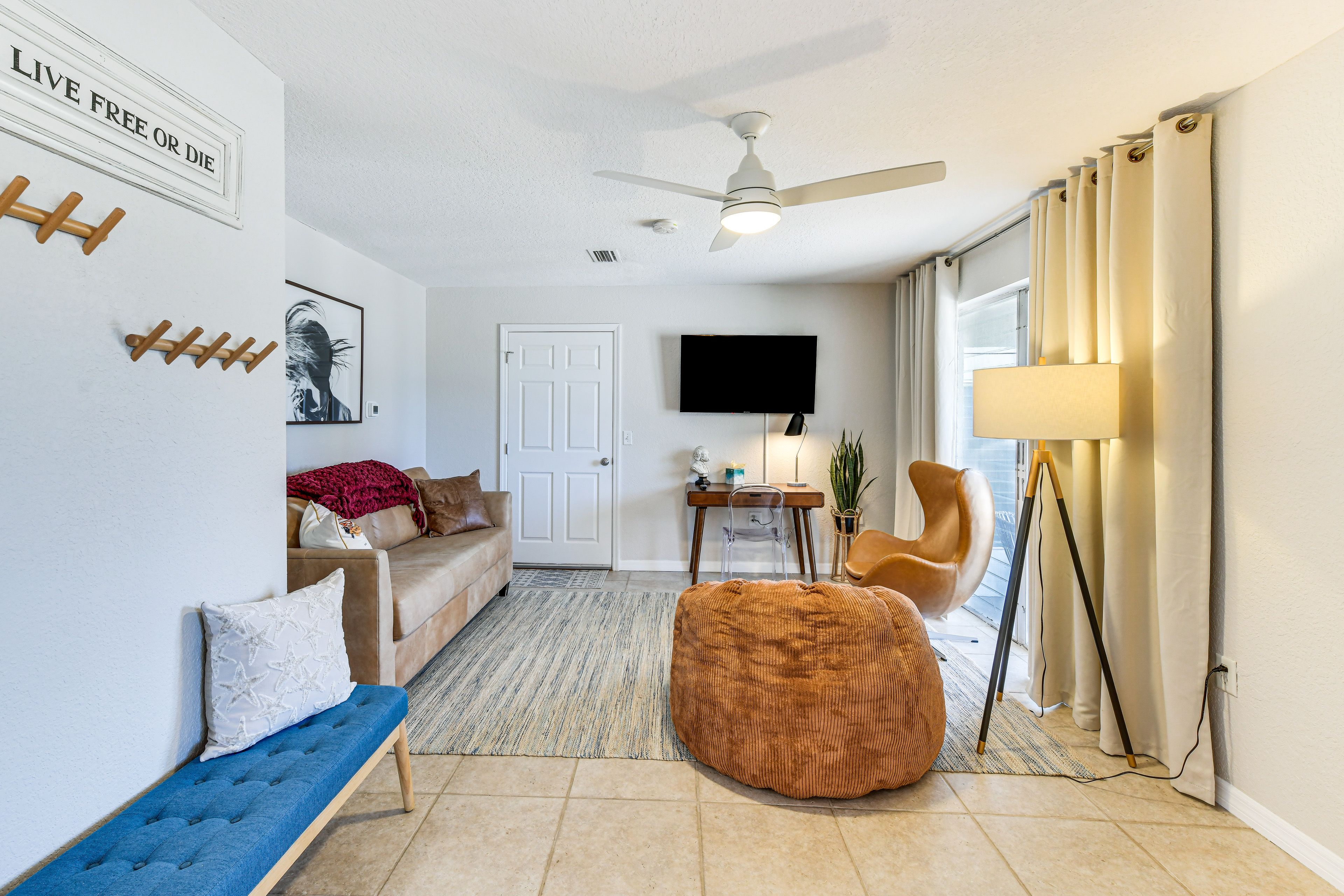 Living Room | Queen Sleeper Sofa | WFH Desk | Free WiFi | Smart TV